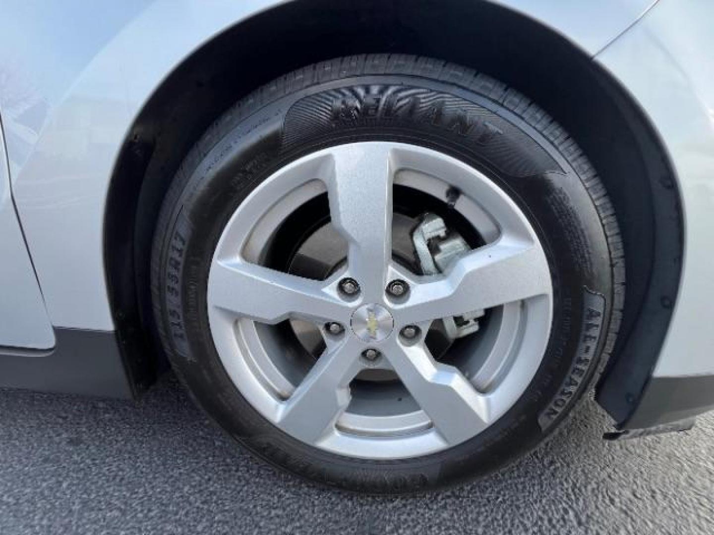 2013 Silver /Black Chevrolet Volt Premium w/ LEP (1G1RF6E44DU) with an 1.4L L4 DOHC 16V PLUG-IN HYBRID engine, Continuously Variable Transmission transmission, located at 1865 East Red Hills Pkwy, St. George, 84770, (435) 628-0023, 37.120850, -113.543640 - ***This vehicle qualifies for the EV/Hybrid tax rebate of up to $4,000*** We are setup with the IRS to receive direct payments within 72 hours. We file the rebate online with IRS and can credit it to your down payment, reduce the sales price OR give you cashback!! These cars will not last and can o - Photo#8