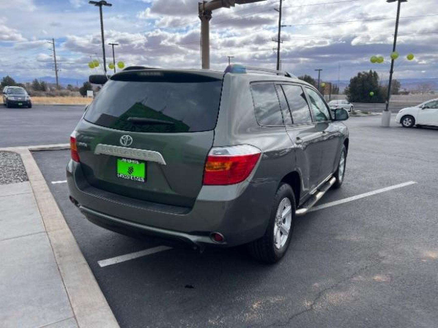 2009 Gray /Black Interior Toyota Highlander Base 2WD (JTEDA41A592) with an 3.5L V6 DOHC 24V engine, 5-Speed Automatic transmission, located at 940 North Main Street, Cedar City, UT, 84720, (435) 628-0023, 37.692936, -113.061897 - Photo#6