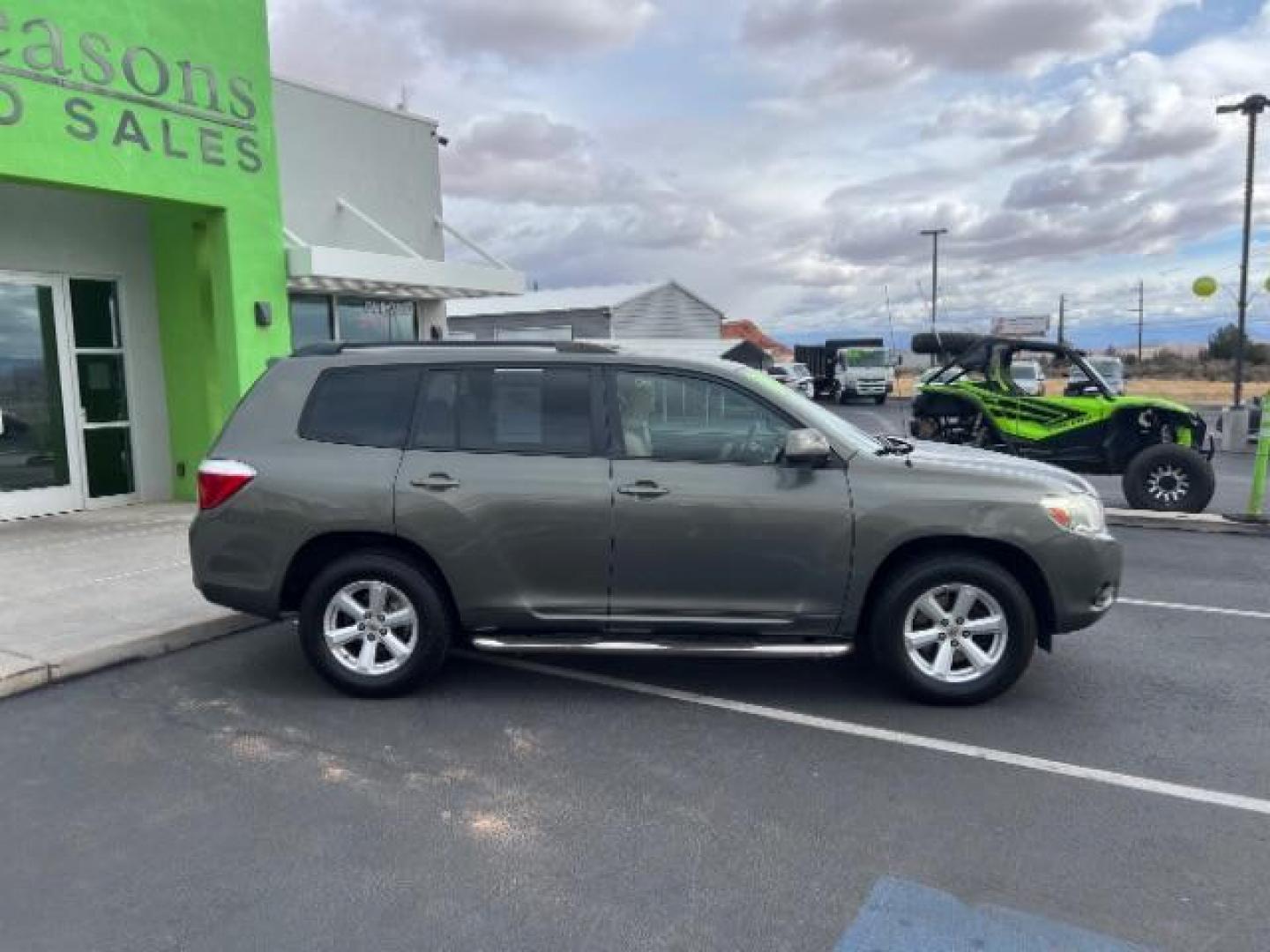 2009 Gray /Black Interior Toyota Highlander Base 2WD (JTEDA41A592) with an 3.5L V6 DOHC 24V engine, 5-Speed Automatic transmission, located at 940 North Main Street, Cedar City, UT, 84720, (435) 628-0023, 37.692936, -113.061897 - Photo#7