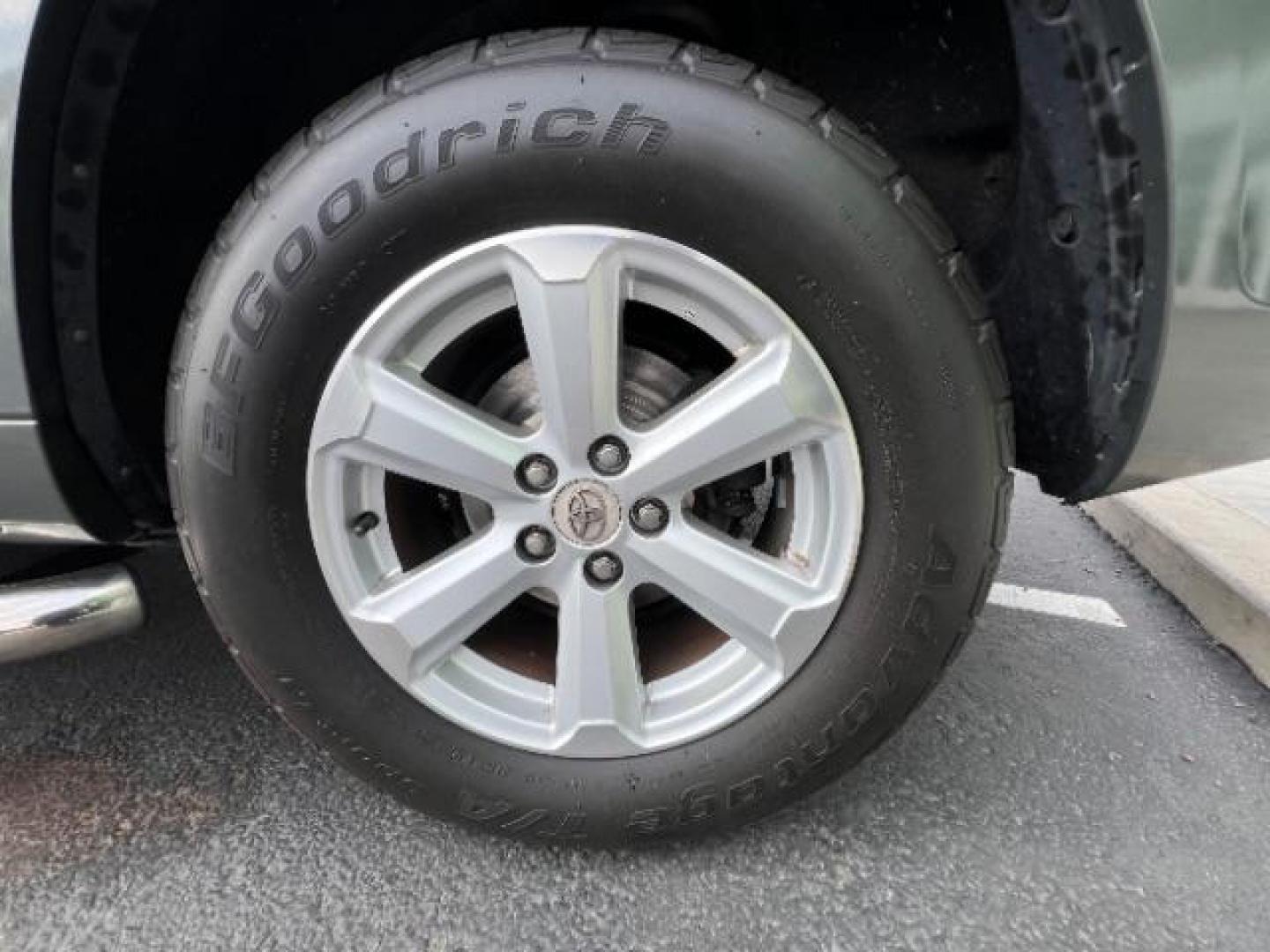 2009 Gray /Black Interior Toyota Highlander Base 2WD (JTEDA41A592) with an 3.5L V6 DOHC 24V engine, 5-Speed Automatic transmission, located at 940 North Main Street, Cedar City, UT, 84720, (435) 628-0023, 37.692936, -113.061897 - Photo#8