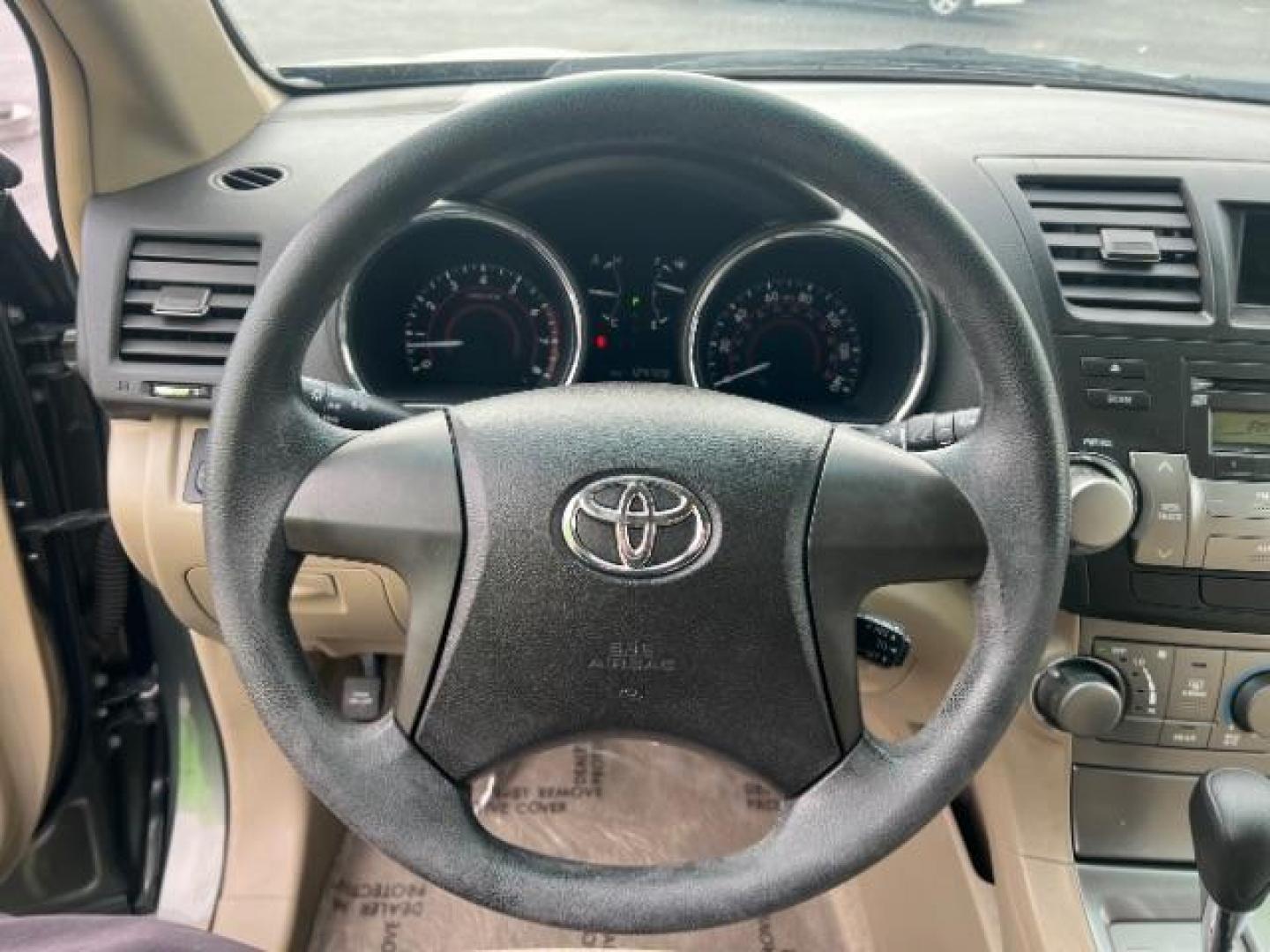2009 Gray /Black Interior Toyota Highlander Base 2WD (JTEDA41A592) with an 3.5L V6 DOHC 24V engine, 5-Speed Automatic transmission, located at 940 North Main Street, Cedar City, UT, 84720, (435) 628-0023, 37.692936, -113.061897 - Photo#16