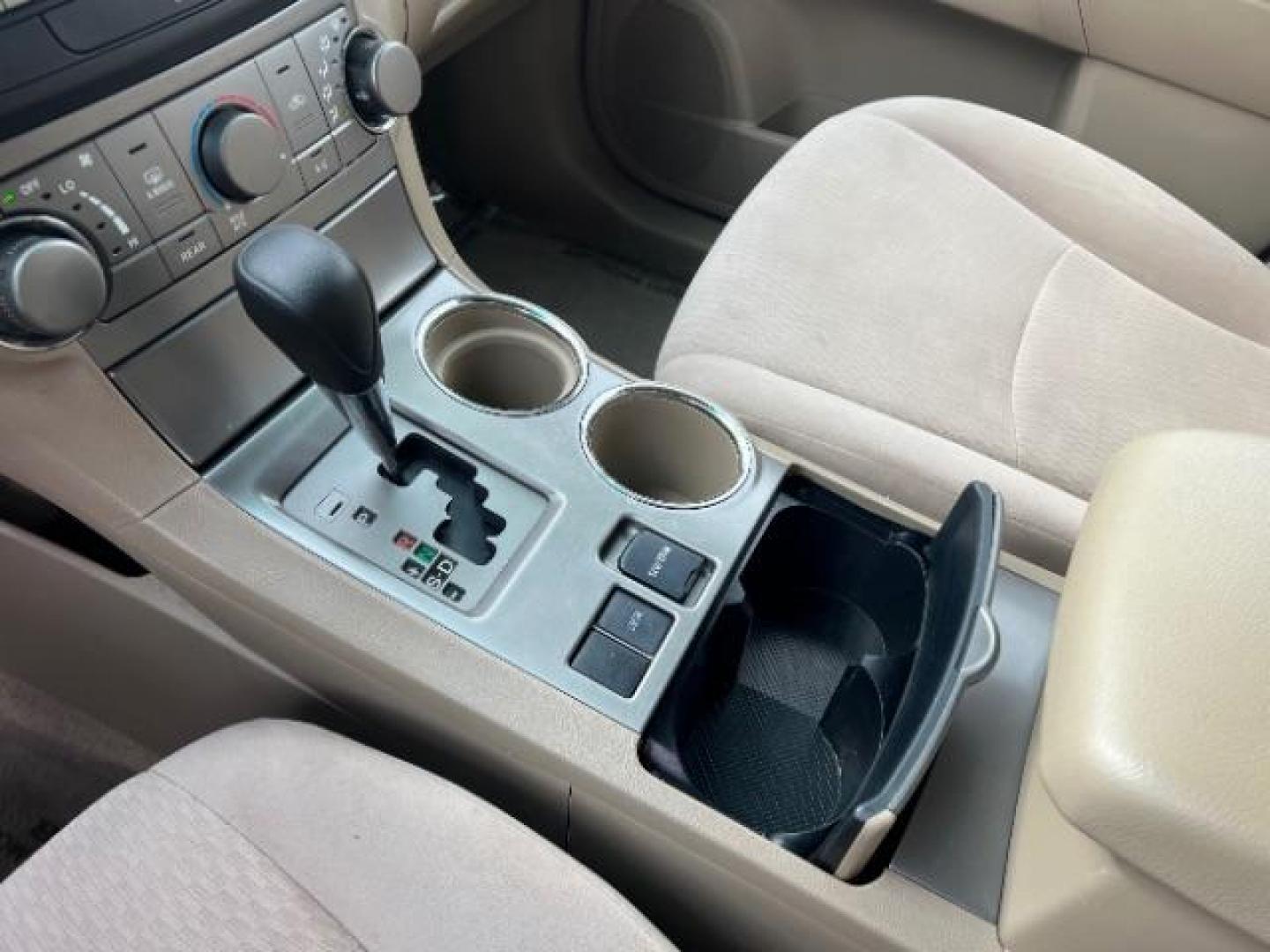2009 Gray /Black Interior Toyota Highlander Base 2WD (JTEDA41A592) with an 3.5L V6 DOHC 24V engine, 5-Speed Automatic transmission, located at 940 North Main Street, Cedar City, UT, 84720, (435) 628-0023, 37.692936, -113.061897 - Photo#19