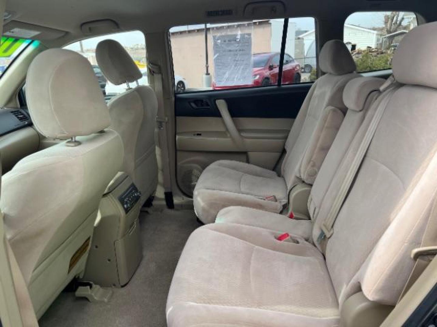 2009 Gray /Black Interior Toyota Highlander Base 2WD (JTEDA41A592) with an 3.5L V6 DOHC 24V engine, 5-Speed Automatic transmission, located at 940 North Main Street, Cedar City, UT, 84720, (435) 628-0023, 37.692936, -113.061897 - Photo#22