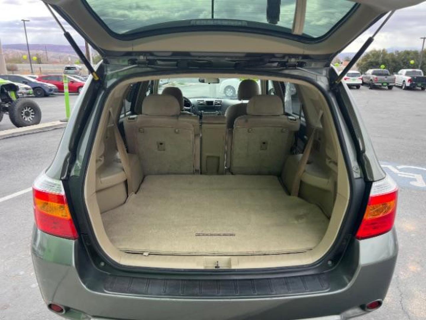 2009 Gray /Black Interior Toyota Highlander Base 2WD (JTEDA41A592) with an 3.5L V6 DOHC 24V engine, 5-Speed Automatic transmission, located at 940 North Main Street, Cedar City, UT, 84720, (435) 628-0023, 37.692936, -113.061897 - Photo#28