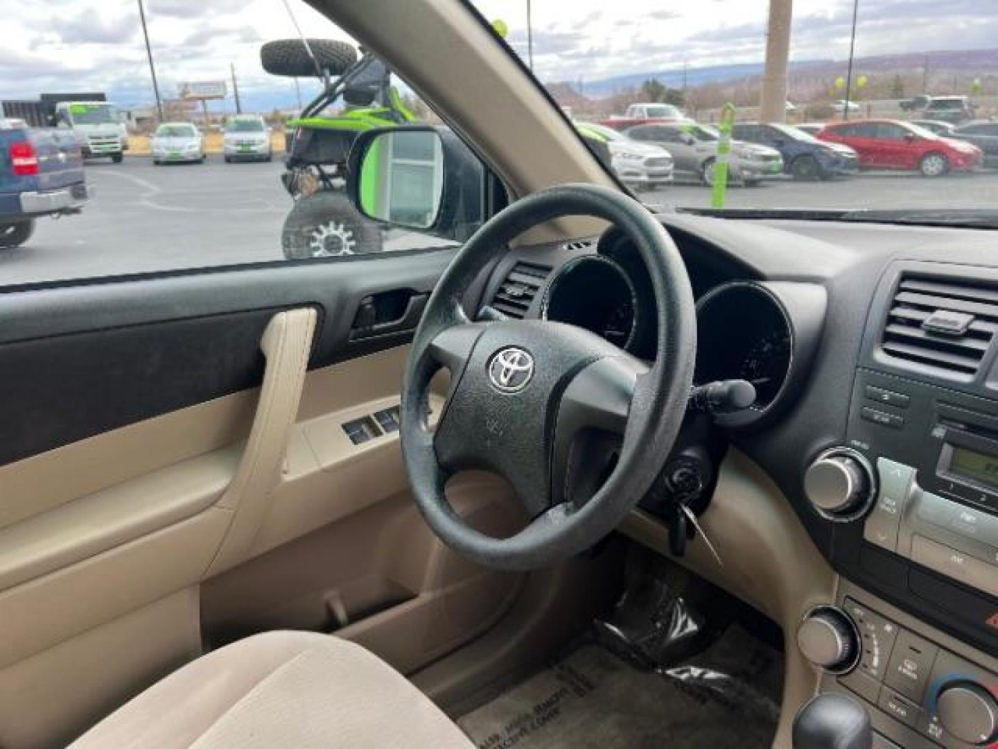 2009 Gray /Black Interior Toyota Highlander Base 2WD (JTEDA41A592) with an 3.5L V6 DOHC 24V engine, 5-Speed Automatic transmission, located at 940 North Main Street, Cedar City, UT, 84720, (435) 628-0023, 37.692936, -113.061897 - Photo#34