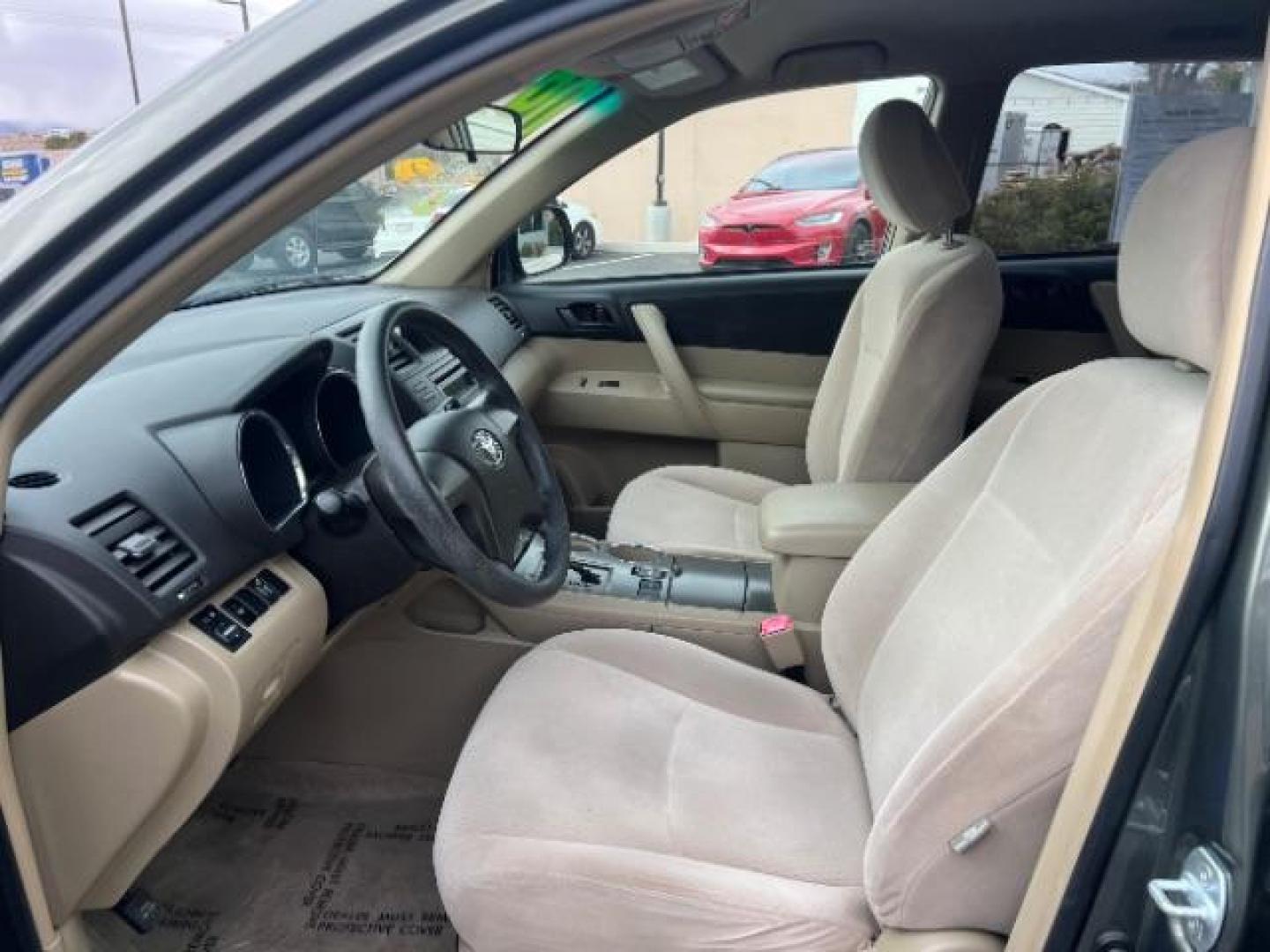 2009 Gray /Black Interior Toyota Highlander Base 2WD (JTEDA41A592) with an 3.5L V6 DOHC 24V engine, 5-Speed Automatic transmission, located at 940 North Main Street, Cedar City, UT, 84720, (435) 628-0023, 37.692936, -113.061897 - Photo#14