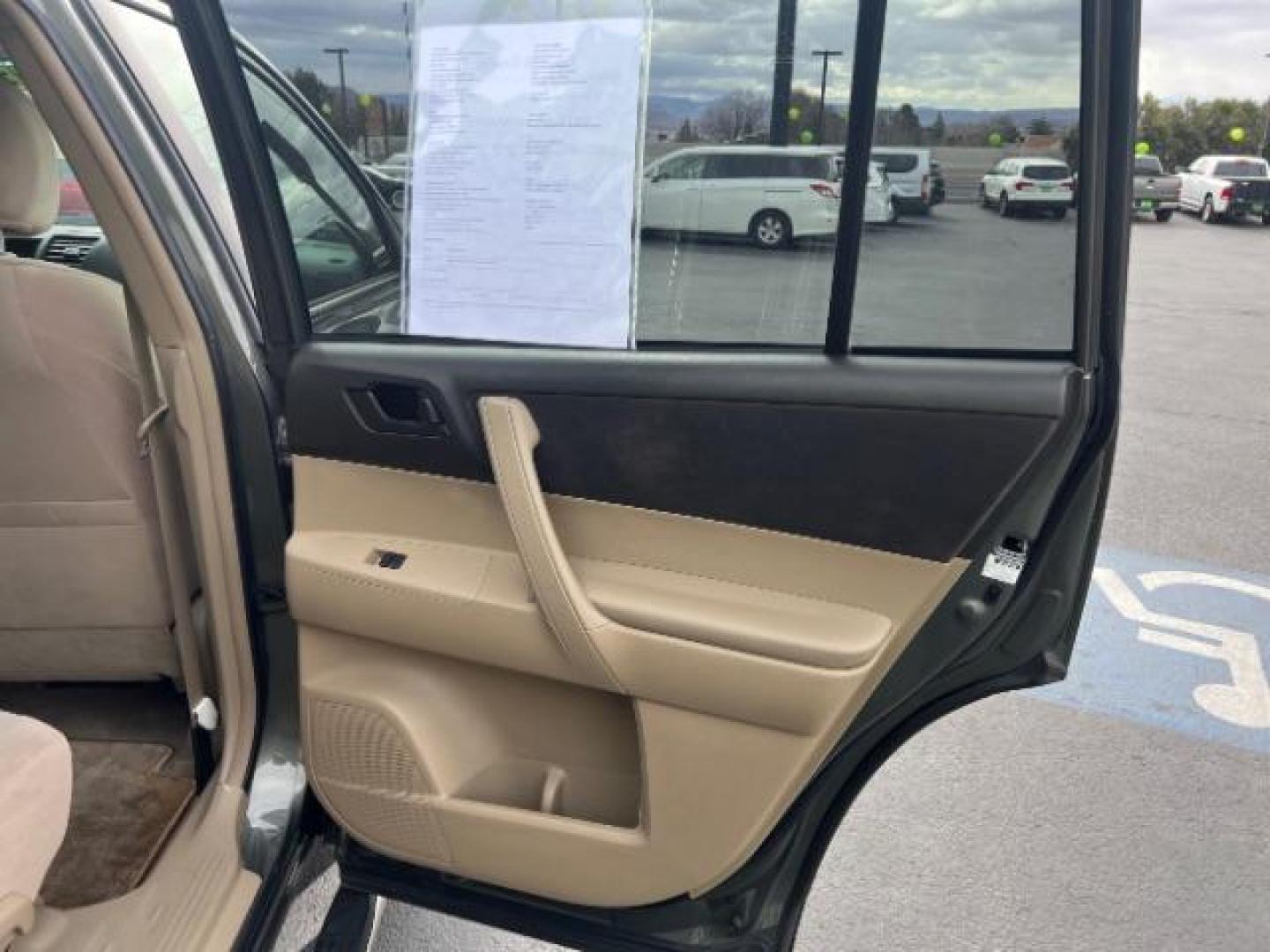 2009 Gray /Black Interior Toyota Highlander Base 2WD (JTEDA41A592) with an 3.5L V6 DOHC 24V engine, 5-Speed Automatic transmission, located at 940 North Main Street, Cedar City, UT, 84720, (435) 628-0023, 37.692936, -113.061897 - Photo#29