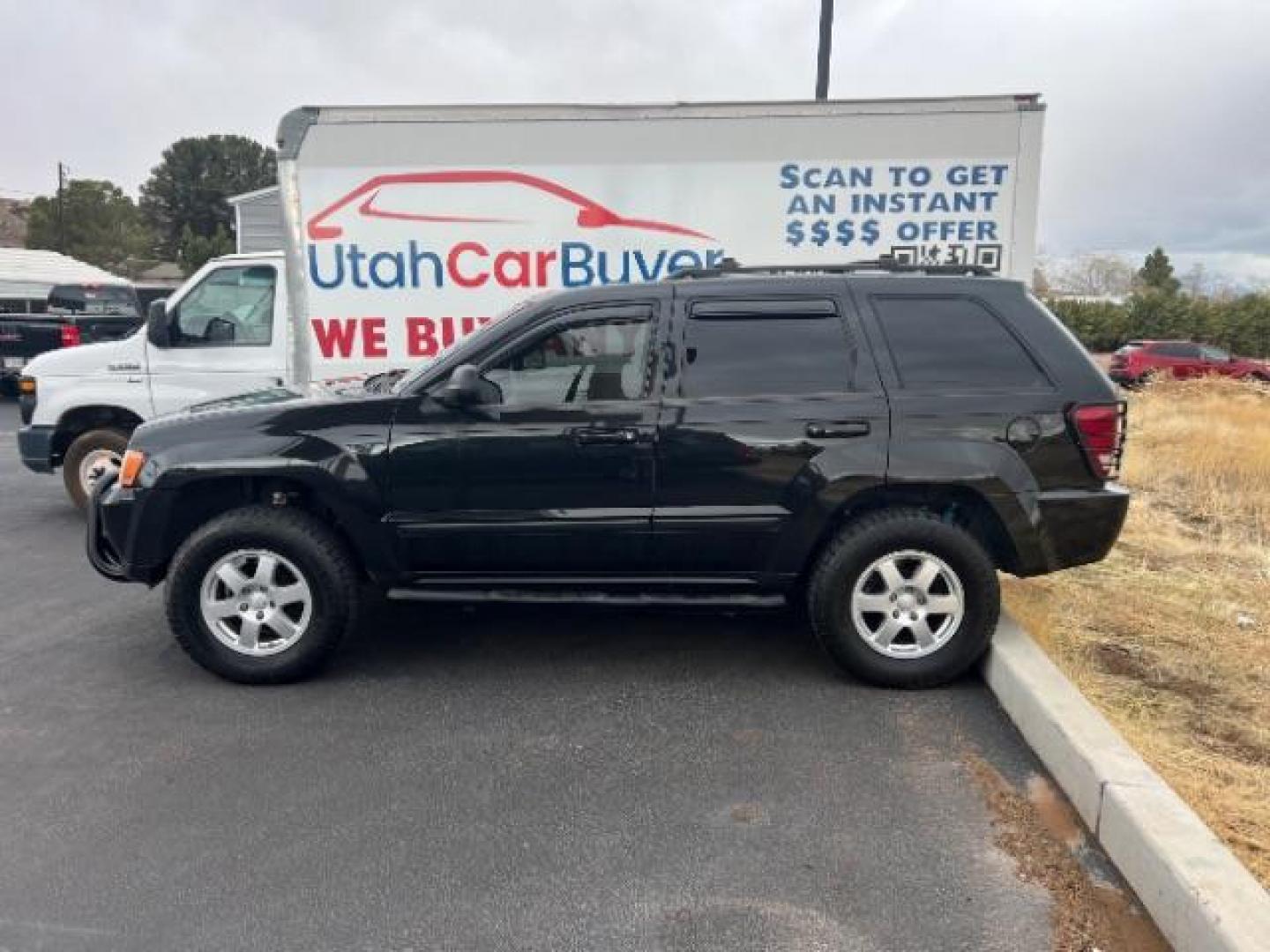 2009 Brilliant Black Crystal Pearlcoat /Dark Slate Gray Jeep Grand Cherokee Laredo (1J8GS48K89C) with an V6 engine, AUTOMATIC transmission, located at 1865 East Red Hills Pkwy, St. George, 84770, (435) 628-0023, 37.120850, -113.543640 - This vehicle is a Mechanic Special. This means it will need some love. Runs a drives fine but has body damage, leaks or other mechanical issues. It did NOT pass our 50 point inspection. Get a great deal on a less than perfect car. These cars do NOT qualify for our in house financing. Cash and carry, - Photo#3