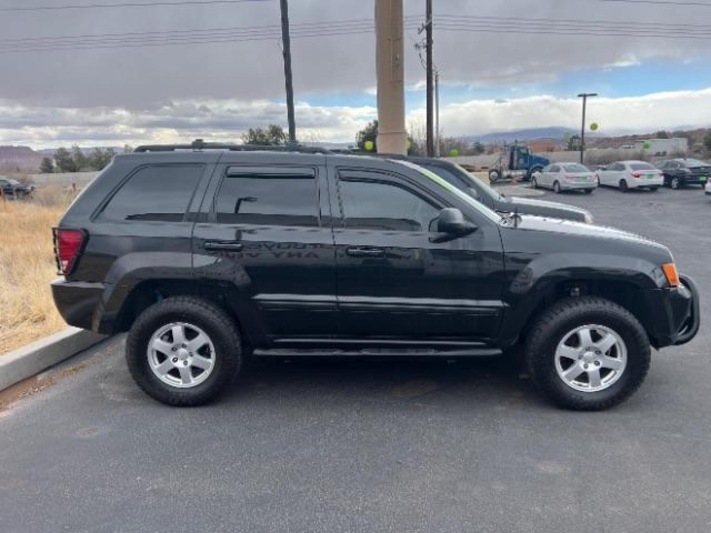 2009 Brilliant Black Crystal Pearlcoat /Dark Slate Gray Jeep Grand Cherokee Laredo (1J8GS48K89C) with an V6 engine, AUTOMATIC transmission, located at 1865 East Red Hills Pkwy, St. George, 84770, (435) 628-0023, 37.120850, -113.543640 - This vehicle is a Mechanic Special. This means it will need some love. Runs a drives fine but has body damage, leaks or other mechanical issues. It did NOT pass our 50 point inspection. Get a great deal on a less than perfect car. These cars do NOT qualify for our in house financing. Cash and carry, - Photo#7