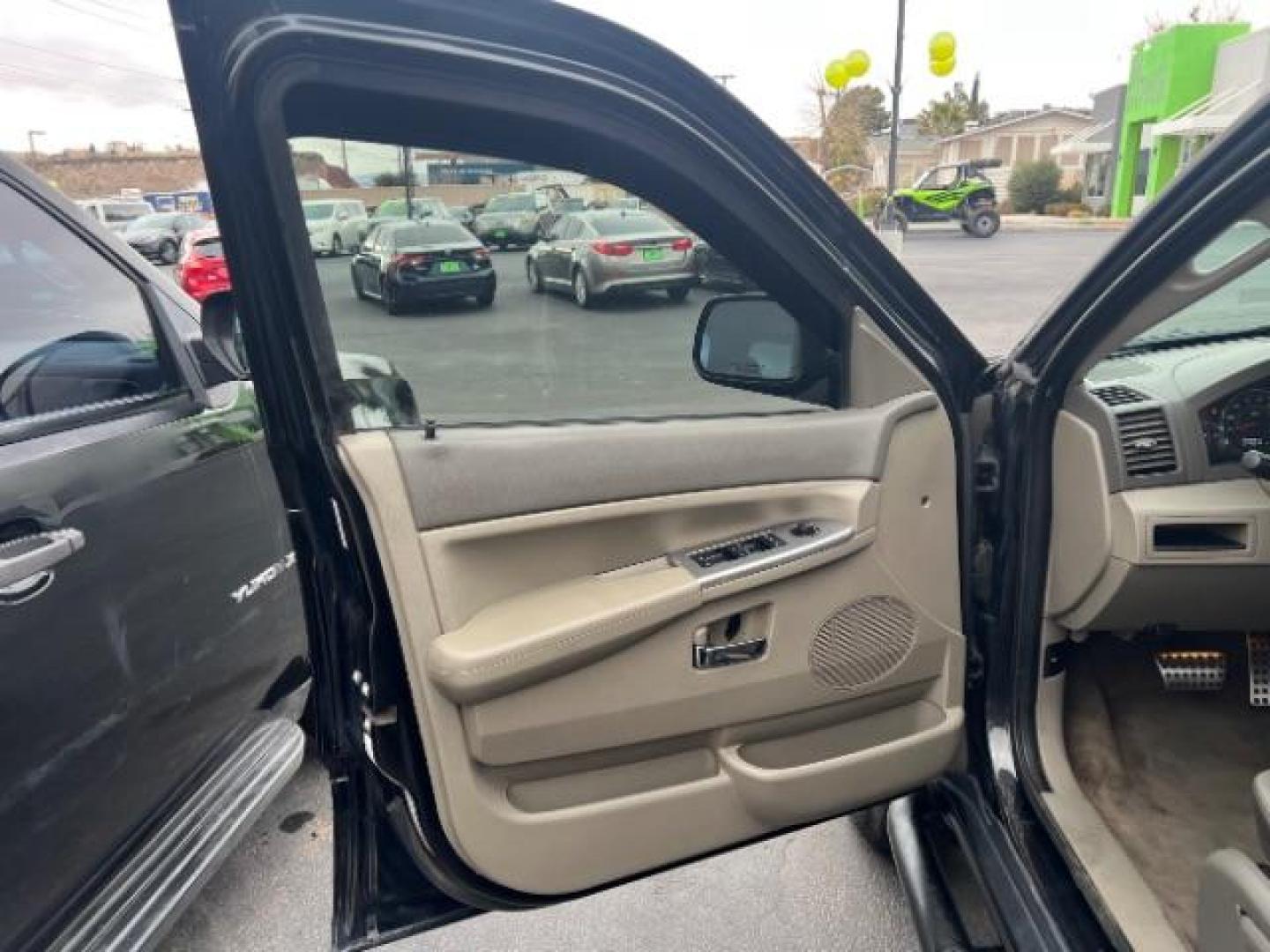 2009 Brilliant Black Crystal Pearlcoat /Dark Slate Gray Jeep Grand Cherokee Laredo (1J8GS48K89C) with an V6 engine, AUTOMATIC transmission, located at 1865 East Red Hills Pkwy, St. George, 84770, (435) 628-0023, 37.120850, -113.543640 - This vehicle is a Mechanic Special. This means it will need some love. Runs a drives fine but has body damage, leaks or other mechanical issues. It did NOT pass our 50 point inspection. Get a great deal on a less than perfect car. These cars do NOT qualify for our in house financing. Cash and carry, - Photo#8