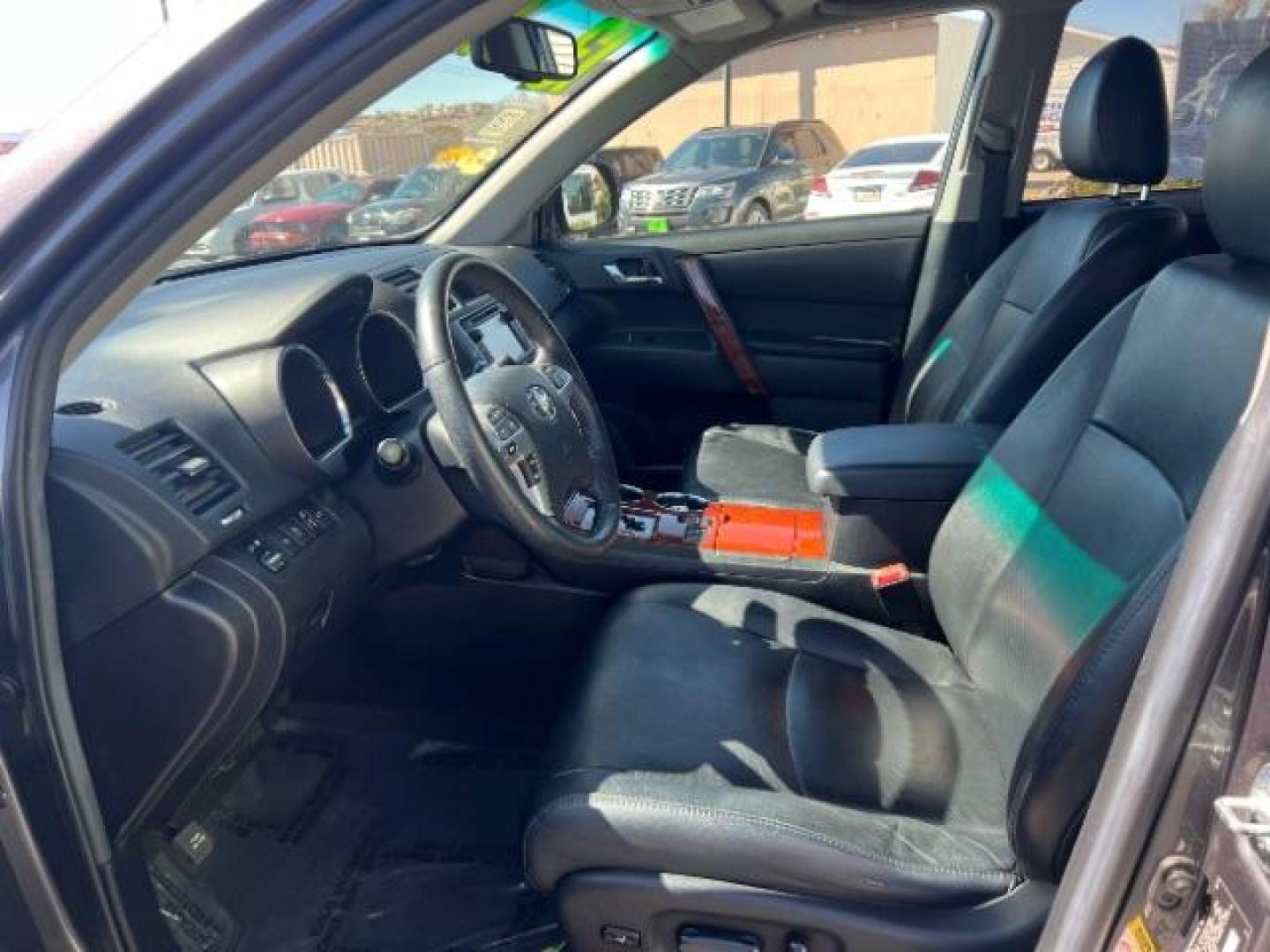 2013 Magnetic Gray Metallic /Gray Toyota Highlander Limited V6 (5TDYK3EH0DS) with an 3.5L V6 DOHC 24V engine, 5-Speed Automatic transmission, located at 1865 East Red Hills Pkwy, St. George, 84770, (435) 628-0023, 37.120850, -113.543640 - We specialize in helping ALL people get the best financing available. No matter your credit score, good, bad or none we can get you an amazing rate. Had a bankruptcy, divorce, or repossessions? We give you the green light to get your credit back on the road. Low down and affordable payments that fit - Photo#14