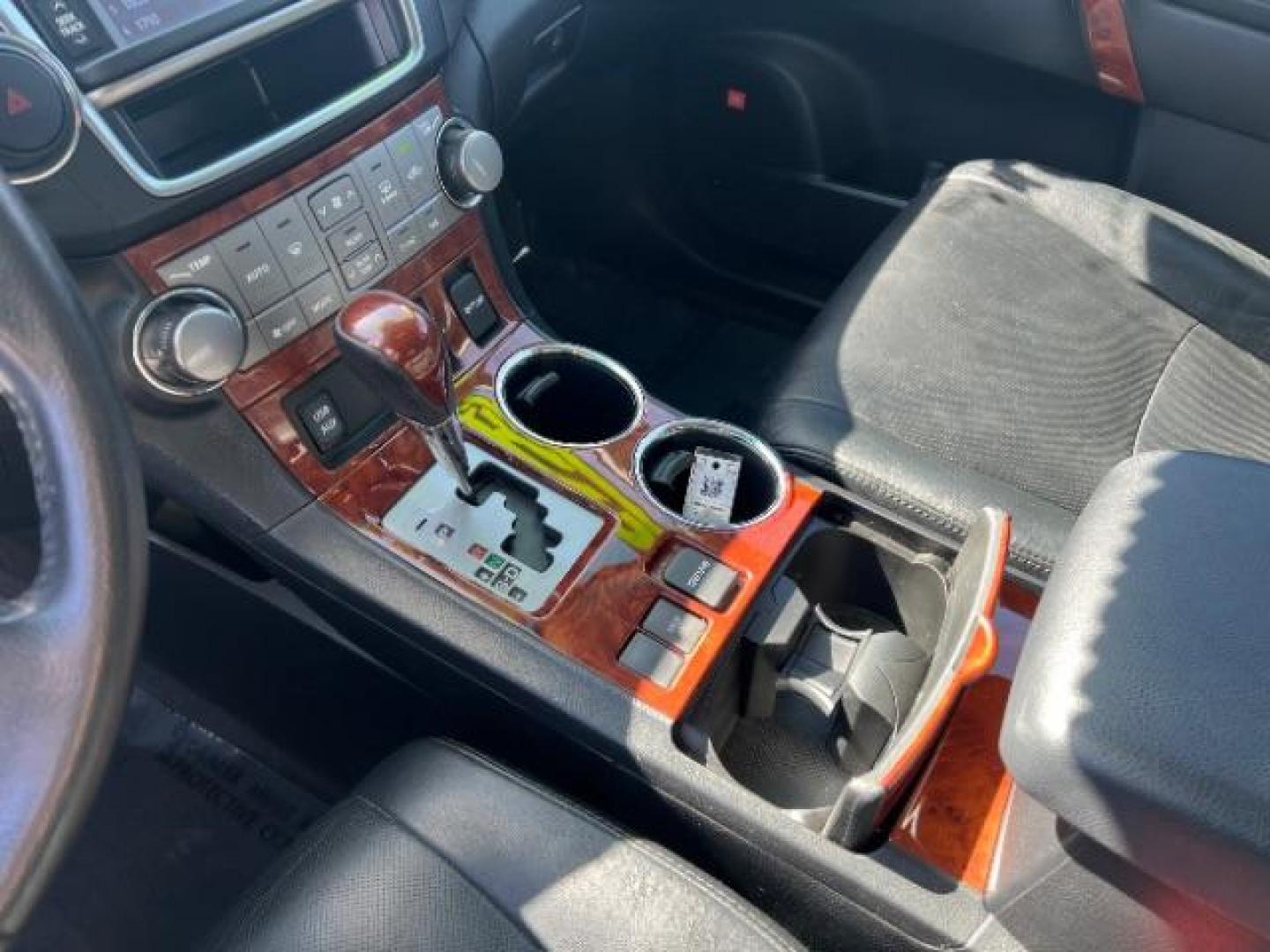 2013 Magnetic Gray Metallic /Gray Toyota Highlander Limited V6 (5TDYK3EH0DS) with an 3.5L V6 DOHC 24V engine, 5-Speed Automatic transmission, located at 1865 East Red Hills Pkwy, St. George, 84770, (435) 628-0023, 37.120850, -113.543640 - We specialize in helping ALL people get the best financing available. No matter your credit score, good, bad or none we can get you an amazing rate. Had a bankruptcy, divorce, or repossessions? We give you the green light to get your credit back on the road. Low down and affordable payments that fit - Photo#19