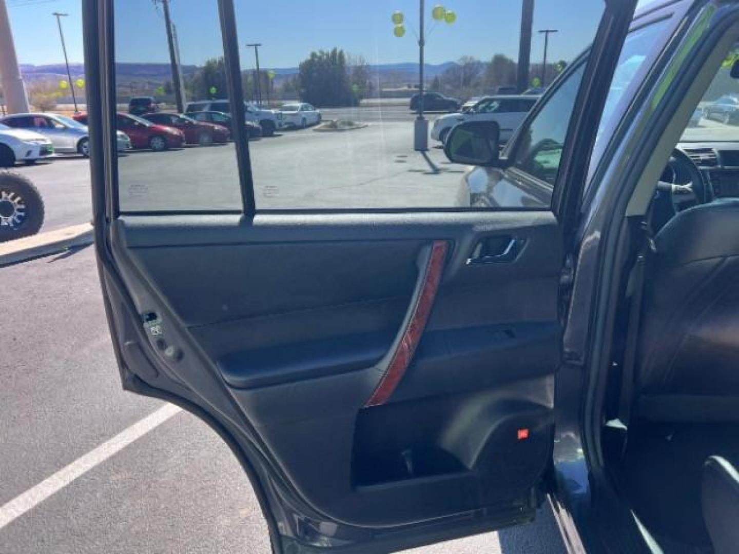 2013 Magnetic Gray Metallic /Gray Toyota Highlander Limited V6 (5TDYK3EH0DS) with an 3.5L V6 DOHC 24V engine, 5-Speed Automatic transmission, located at 1865 East Red Hills Pkwy, St. George, 84770, (435) 628-0023, 37.120850, -113.543640 - We specialize in helping ALL people get the best financing available. No matter your credit score, good, bad or none we can get you an amazing rate. Had a bankruptcy, divorce, or repossessions? We give you the green light to get your credit back on the road. Low down and affordable payments that fit - Photo#21