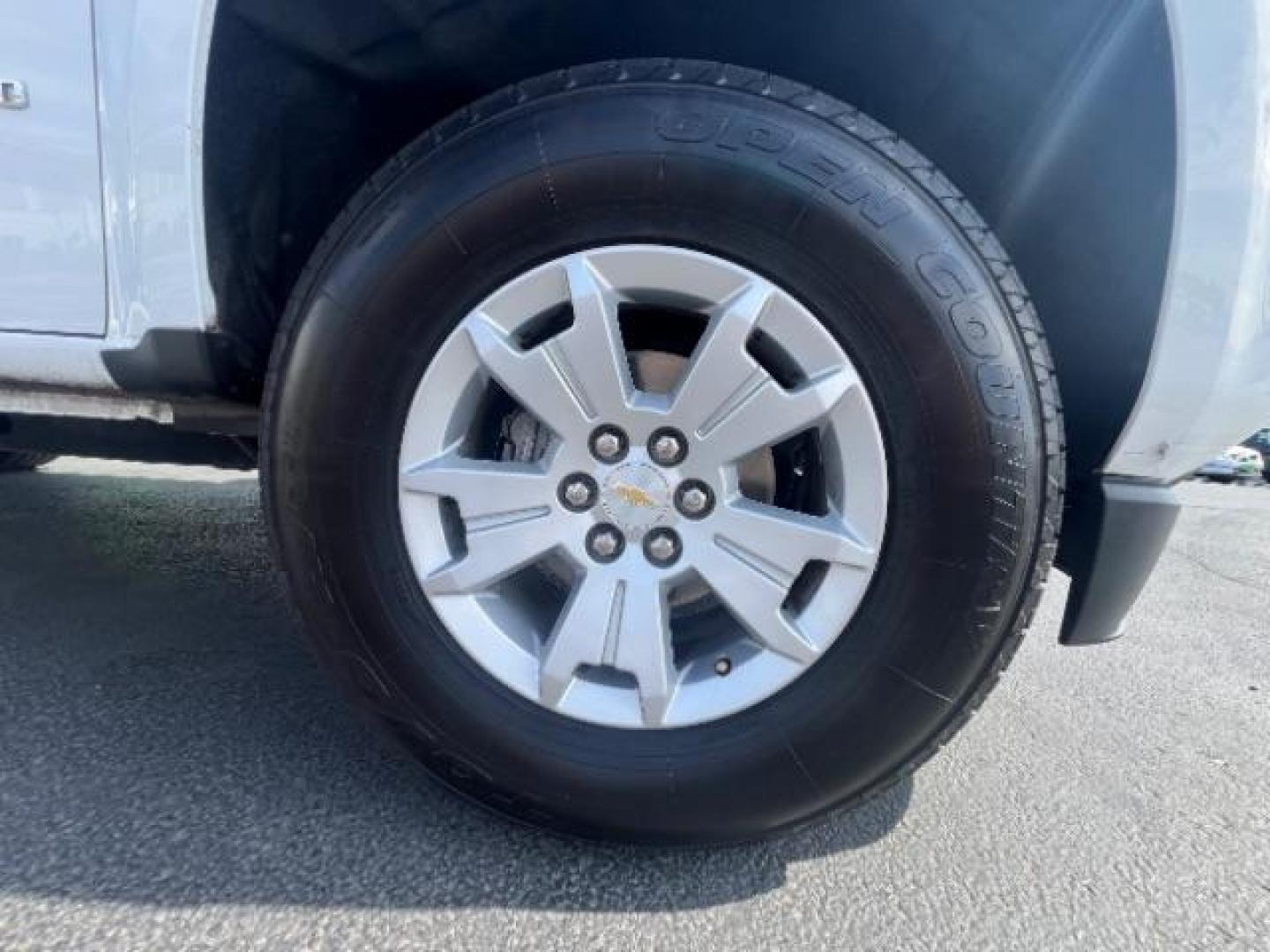 2017 Summit White /Jet Black/Dark Ash Chevrolet Colorado LT (1GCGSCEN3H1) with an 2.5L I-4 gasoline direct injection engine, automatic transmission, located at 1865 East Red Hills Pkwy, St. George, 84770, (435) 628-0023, 37.120850, -113.543640 - We specialize in helping ALL people get the best financing available. No matter your credit score, good, bad or none we can get you an amazing rate. Had a bankruptcy, divorce, or repossessions? We give you the green light to get your credit back on the road. Low down and affordable payments that fit - Photo#10