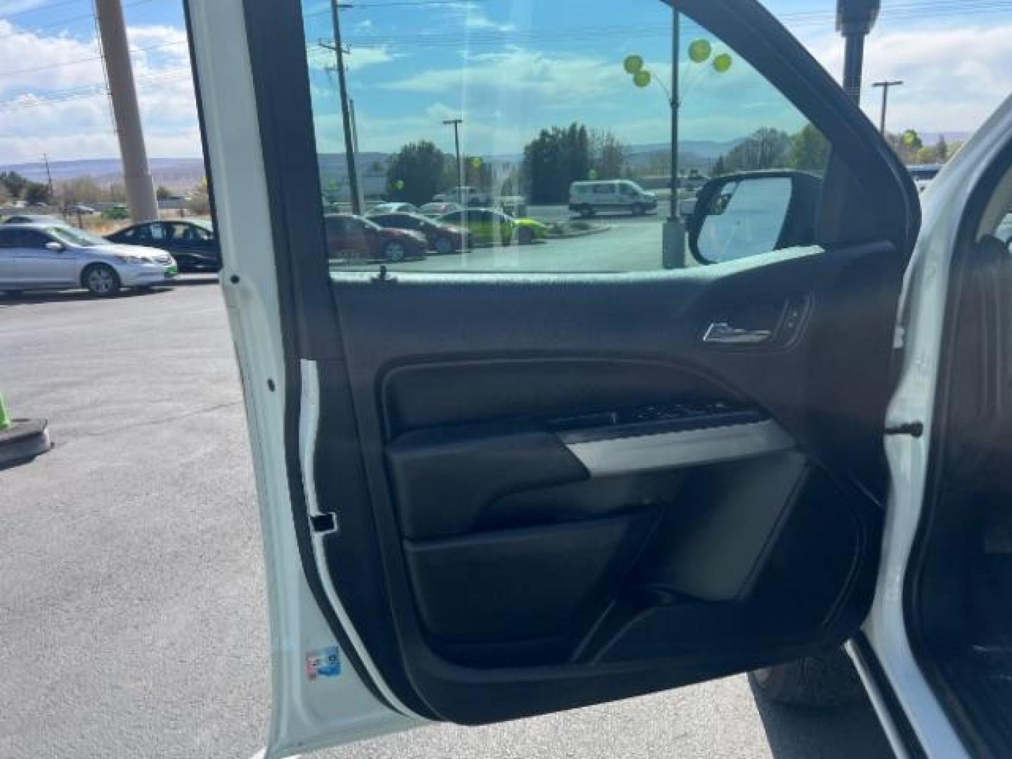 2017 Summit White /Jet Black/Dark Ash Chevrolet Colorado LT (1GCGSCEN3H1) with an 2.5L I-4 gasoline direct injection engine, automatic transmission, located at 1865 East Red Hills Pkwy, St. George, 84770, (435) 628-0023, 37.120850, -113.543640 - We specialize in helping ALL people get the best financing available. No matter your credit score, good, bad or none we can get you an amazing rate. Had a bankruptcy, divorce, or repossessions? We give you the green light to get your credit back on the road. Low down and affordable payments that fit - Photo#12