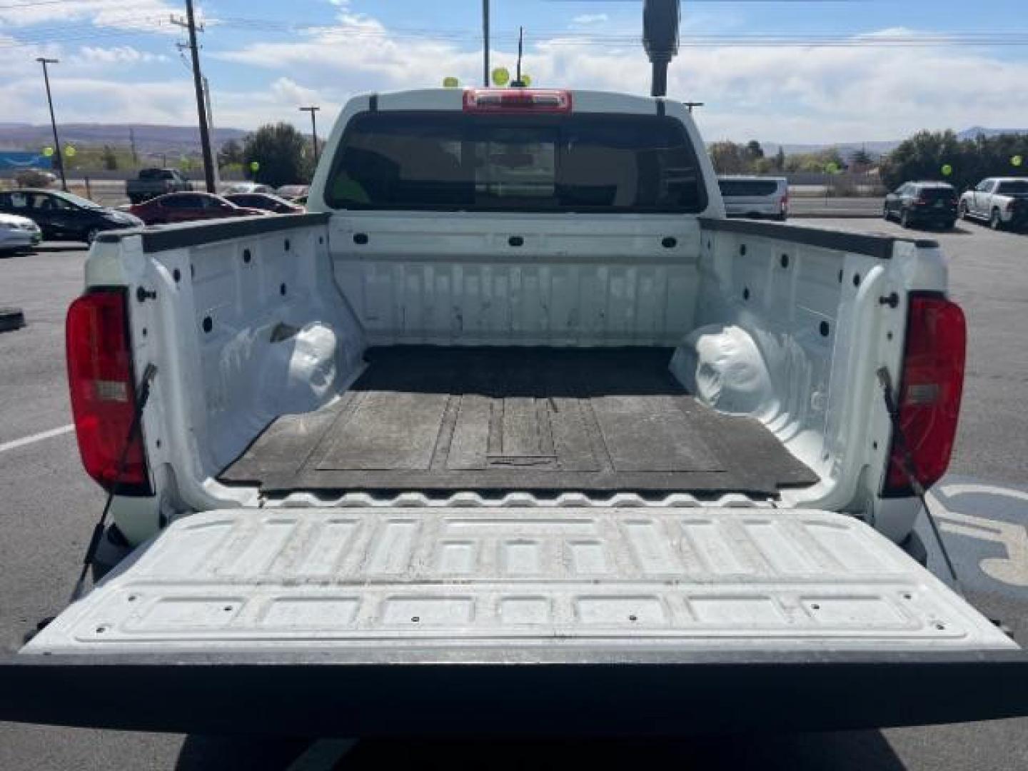 2017 Summit White /Jet Black/Dark Ash Chevrolet Colorado LT (1GCGSCEN3H1) with an 2.5L I-4 gasoline direct injection engine, automatic transmission, located at 1865 East Red Hills Pkwy, St. George, 84770, (435) 628-0023, 37.120850, -113.543640 - We specialize in helping ALL people get the best financing available. No matter your credit score, good, bad or none we can get you an amazing rate. Had a bankruptcy, divorce, or repossessions? We give you the green light to get your credit back on the road. Low down and affordable payments that fit - Photo#24