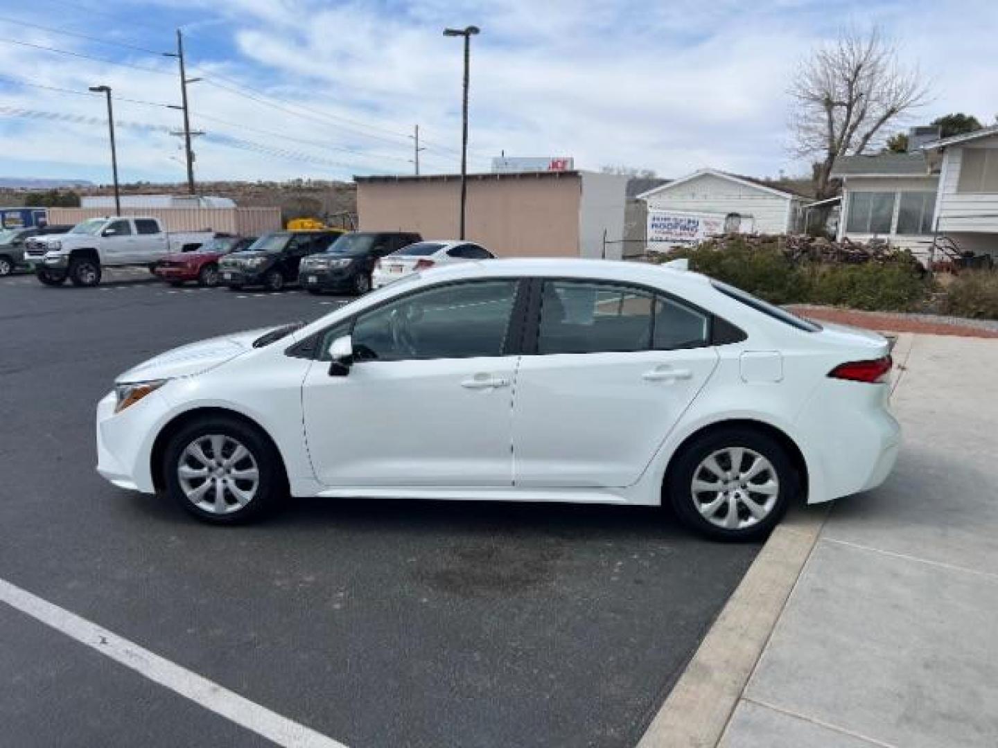 2022 White /Black Toyota Corolla LE (5YFEPMAEXNP) with an 1.8L I-4 DOHC engine, Continuously Variable Transmission transmission, located at 1865 East Red Hills Pkwy, St. George, 84770, (435) 628-0023, 37.120850, -113.543640 - We specialize in helping ALL people get the best financing available. No matter your credit score, good, bad or none we can get you an amazing rate. Had a bankruptcy, divorce, or repossessions? We give you the green light to get your credit back on the road. Low down and affordable payments that fit - Photo#3