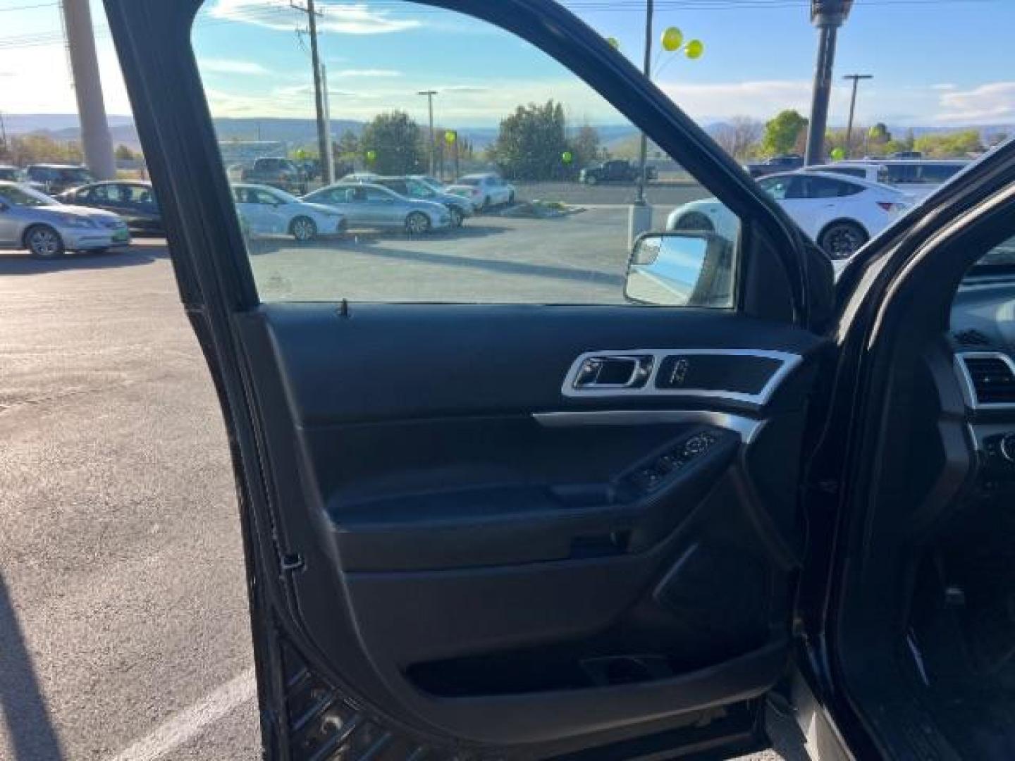 2014 Tuxedo Black Metallic /Charcoal Black Ford Explorer XLT (1FM5K7D88EG) with an 3.5L V6 DOHC 24V engine, 6-Speed Automatic transmission, located at 1865 East Red Hills Pkwy, St. George, 84770, (435) 628-0023, 37.120850, -113.543640 - We specialize in helping ALL people get the best financing available. No matter your credit score, good, bad or none we can get you an amazing rate. Had a bankruptcy, divorce, or repossessions? We give you the green light to get your credit back on the road. Low down and affordable payments that fit - Photo#12