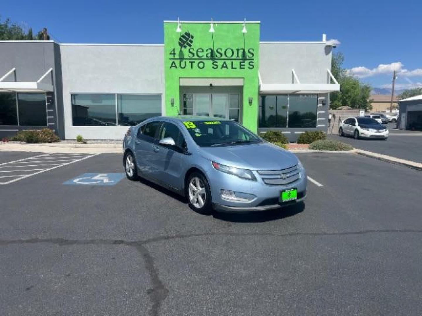 2013 Light Blue /Black Leather Interior Chevrolet Volt Premium (1G1RB6E40DU) with an 1.4L L4 DOHC 16V PLU engine, Continuously Variable Transmission transmission, located at 940 North Main Street, Cedar City, UT, 84720, (435) 628-0023, 37.692936, -113.061897 - We specialize in helping ALL people get the best financing available. No matter your credit score, good, bad or none we can get you an amazing rate. Had a bankruptcy, divorce, or repossessions? We give you the green light to get your credit back on the road. Low down and affordable payments that fit - Photo#0