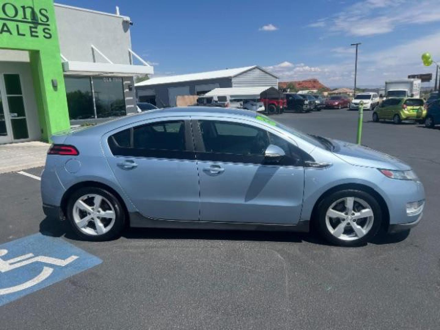 2013 Light Blue /Black Leather Interior Chevrolet Volt Premium (1G1RB6E40DU) with an 1.4L L4 DOHC 16V PLU engine, Continuously Variable Transmission transmission, located at 940 North Main Street, Cedar City, UT, 84720, (435) 628-0023, 37.692936, -113.061897 - We specialize in helping ALL people get the best financing available. No matter your credit score, good, bad or none we can get you an amazing rate. Had a bankruptcy, divorce, or repossessions? We give you the green light to get your credit back on the road. Low down and affordable payments that fit - Photo#7