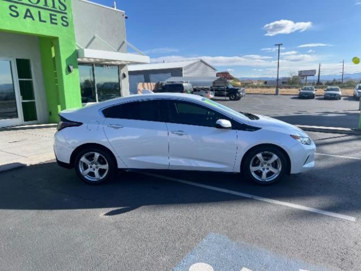 2017 Summit White /Jet Black/Jet Black Chevrolet Volt LT (1G1RC6S53HU) with an Voltec 1.5L I-4 gasoline direct injection engine, Continuously Variable Transmission transmission, located at 1865 East Red Hills Pkwy, St. George, 84770, (435) 628-0023, 37.120850, -113.543640 - ***This vehicle qualifies for the EV/Hybrid tax rebate of up to $4,000*** We are setup with the IRS to receive direct payments within 72 hours. We file the rebate online with IRS and can credit it to your down payment, reduce the sales price OR give you cashback!! These cars will not last and can o - Photo#7