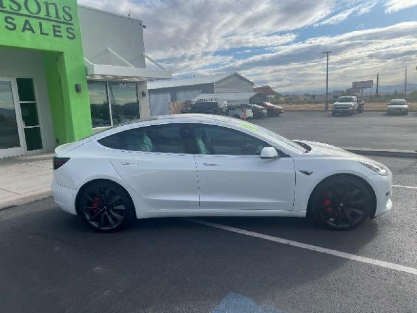 2020 Pearl White Multi-Coat /White/Black Tesla Model 3 Performance Dual Motor All-Wheel Drive (5YJ3E1EC1LF) with an ELECTRIC engine, Continuously Variable Transmission transmission, located at 940 North Main Street, Cedar City, UT, 84720, (435) 628-0023, 37.692936, -113.061897 - ****Price includes $4k IRS EV REBATE**** We are setup with IRS to file the rebate directly and take credit off the price of car. Check with IRS EV website to be sure you qualify. Trump has threatened to end rebate so ACT FAST! Full Self Drivnig Subscription PAID FOR! $8k value. Has small chips - Photo#9