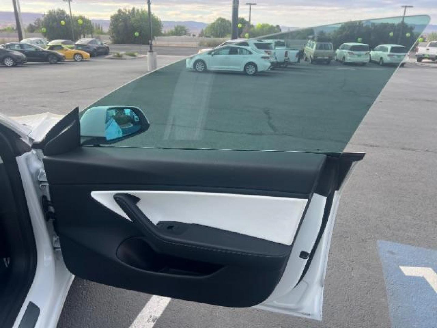 2020 Pearl White Multi-Coat /White/Black Tesla Model 3 Performance Dual Motor All-Wheel Drive (5YJ3E1EC1LF) with an ELECTRIC engine, Continuously Variable Transmission transmission, located at 940 North Main Street, Cedar City, UT, 84720, (435) 628-0023, 37.692936, -113.061897 - ****Price includes $4k IRS EV REBATE**** We are setup with IRS to file the rebate directly and take credit off the price of car. Check with IRS EV website to be sure you qualify. Trump has threatened to end rebate so ACT FAST! Full Self Drivnig Subscription PAID FOR! $8k value. Has small chips - Photo#27