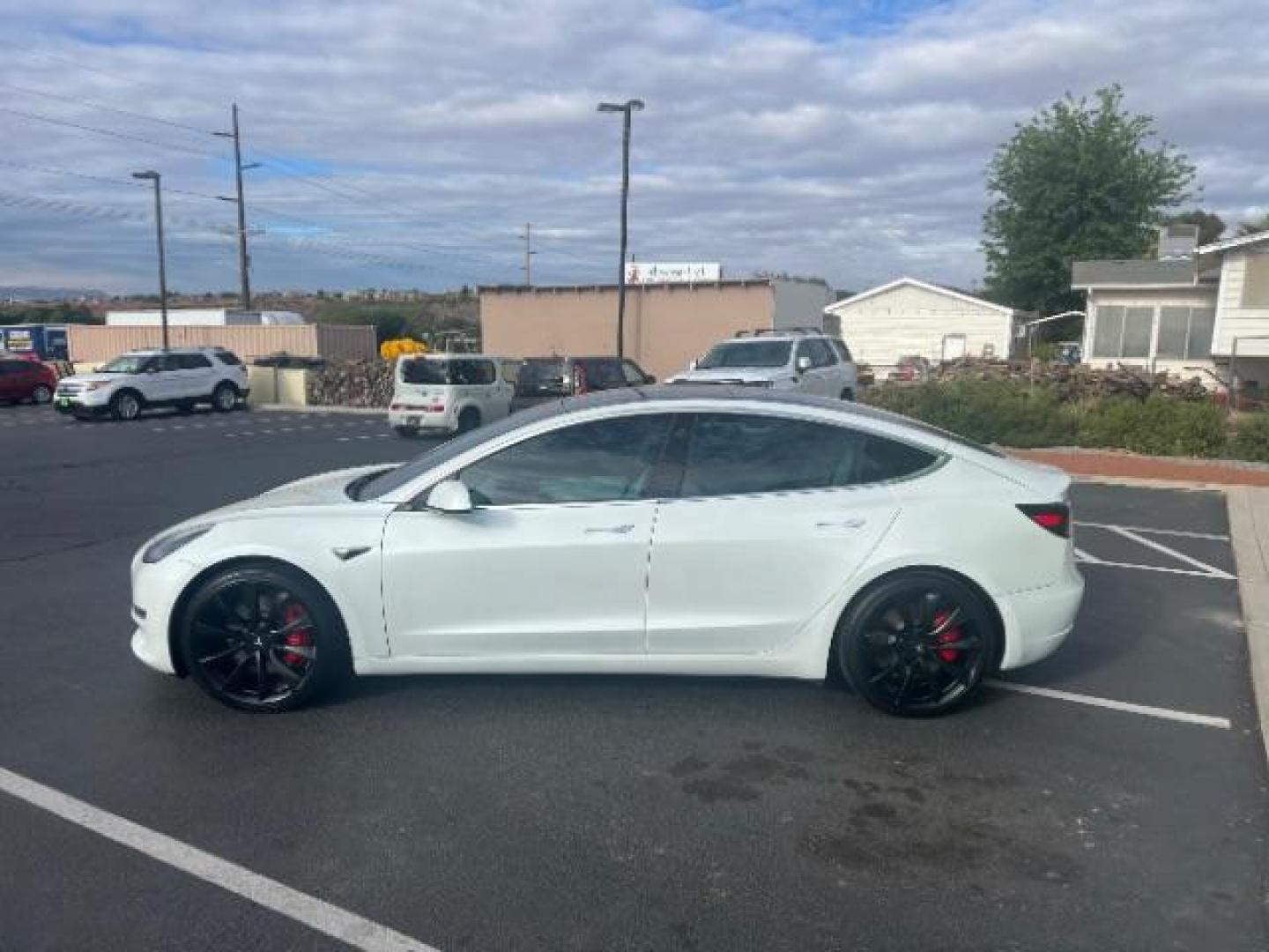 2020 Pearl White Multi-Coat /White/Black Tesla Model 3 Performance Dual Motor All-Wheel Drive (5YJ3E1EC1LF) with an ELECTRIC engine, Continuously Variable Transmission transmission, located at 940 North Main Street, Cedar City, UT, 84720, (435) 628-0023, 37.692936, -113.061897 - ****Price includes $4k IRS EV REBATE**** We are setup with IRS to file the rebate directly and take credit off the price of car. Check with IRS EV website to be sure you qualify. Trump has threatened to end rebate so ACT FAST! Full Self Drivnig Subscription PAID FOR! $8k value. Has small chips - Photo#5