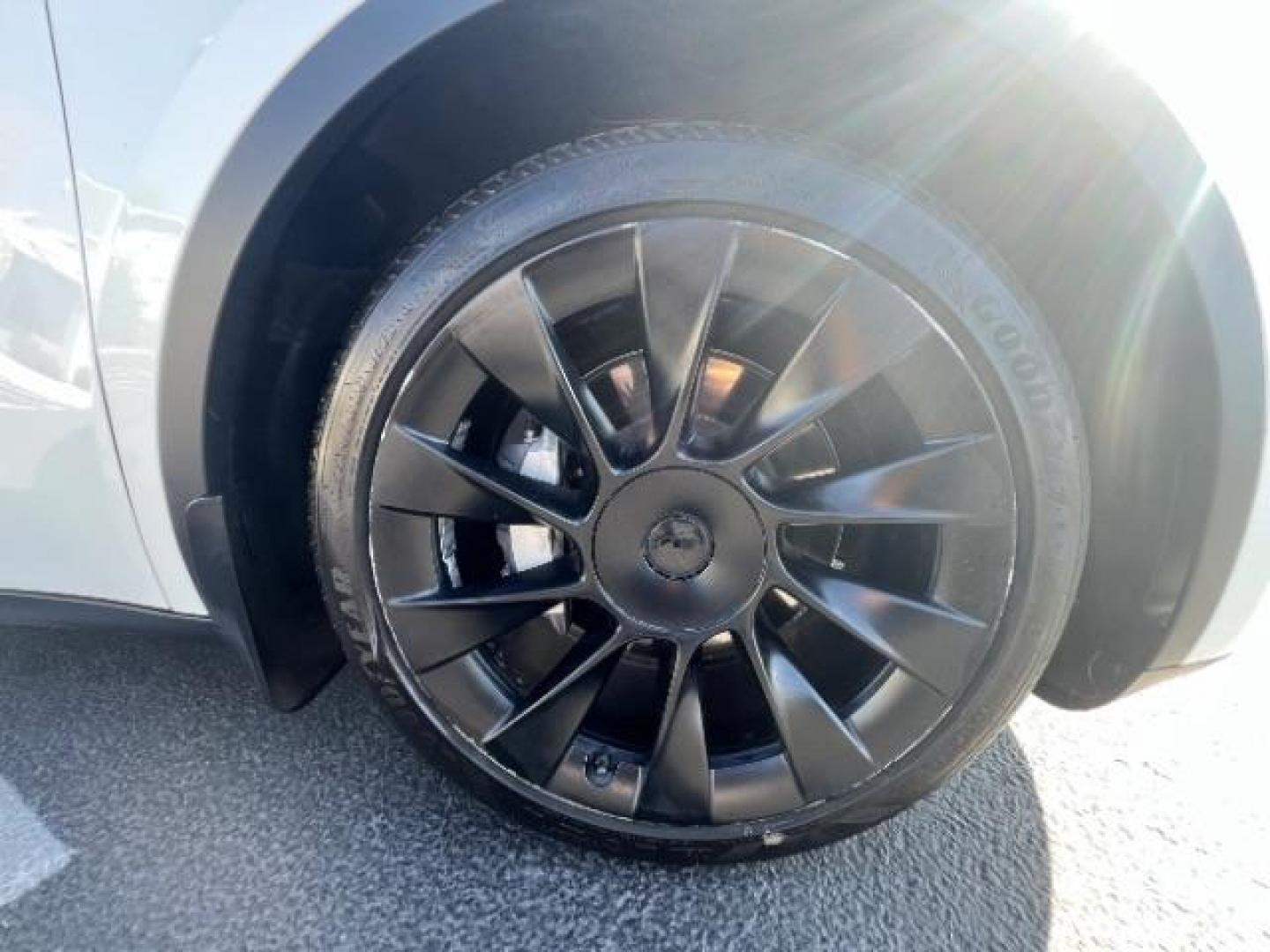 2021 Pearl White Multi-Coat /Black Tesla Model Y Long Range Dual Motor All-Wheel Drive (5YJYGDEE9MF) with an 1.4L L4 DOHC 16V PLUG-IN HYBRID engine, Continuously Variable Transmission transmission, located at 1865 East Red Hills Pkwy, St. George, 84770, (435) 628-0023, 37.120850, -113.543640 - ***PRICE INCLUDES $4k EV REBATE*** Check with IRS website to be sure you qualify for the credit. Excellent condition, LONG RANGE AWD Full motor and battery warranty up to 120k miles. Financing for ALL credit types. Call our stop by. 4 Seasons Auto Southern Utah EV experts! - Photo#10