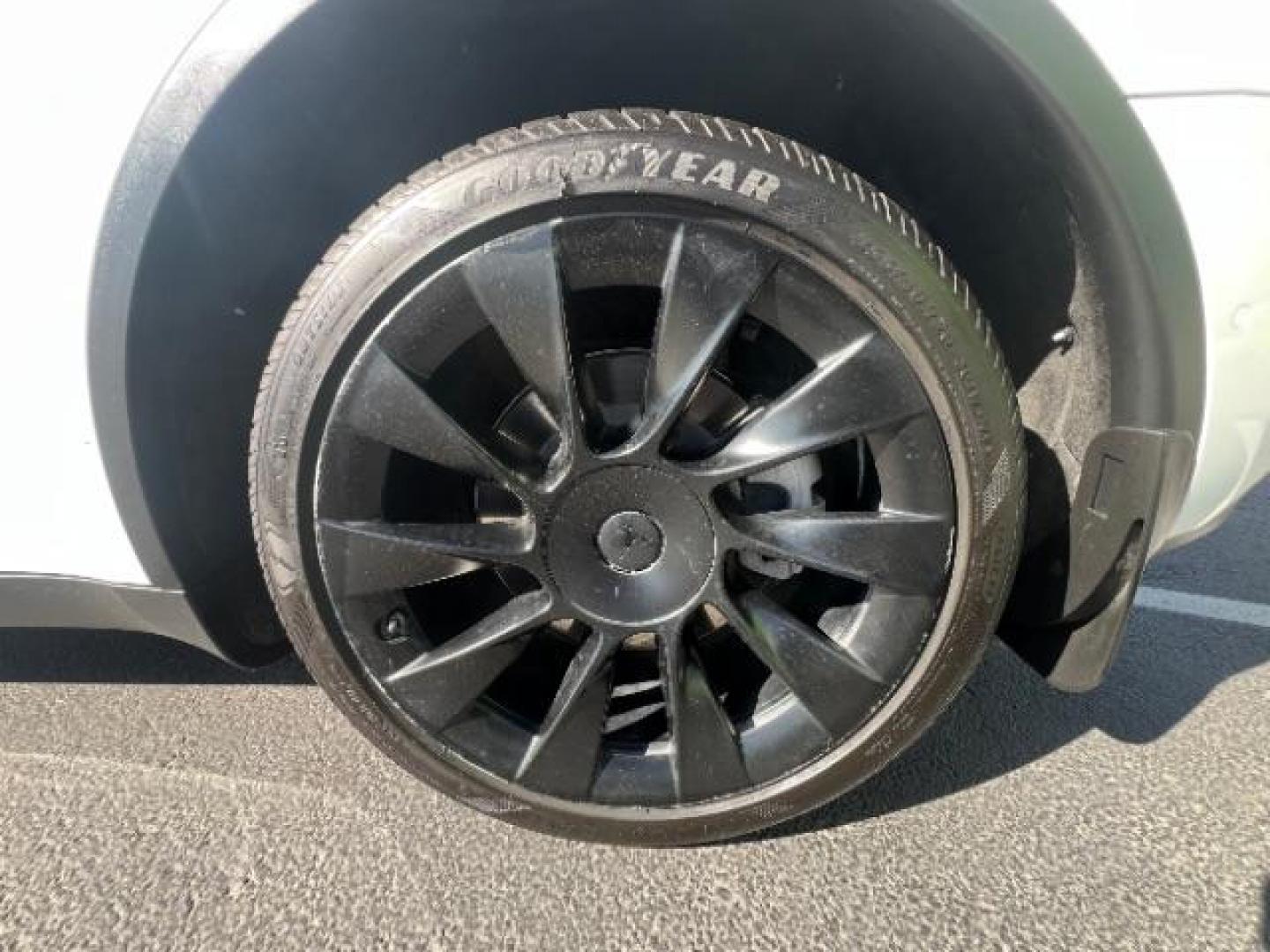 2021 Pearl White Multi-Coat /Black Tesla Model Y Long Range Dual Motor All-Wheel Drive (5YJYGDEE9MF) with an 1.4L L4 DOHC 16V PLUG-IN HYBRID engine, Continuously Variable Transmission transmission, located at 1865 East Red Hills Pkwy, St. George, 84770, (435) 628-0023, 37.120850, -113.543640 - ***PRICE INCLUDES $4k EV REBATE*** Check with IRS website to be sure you qualify for the credit. Excellent condition, LONG RANGE AWD Full motor and battery warranty up to 120k miles. Financing for ALL credit types. Call our stop by. 4 Seasons Auto Southern Utah EV experts! - Photo#12
