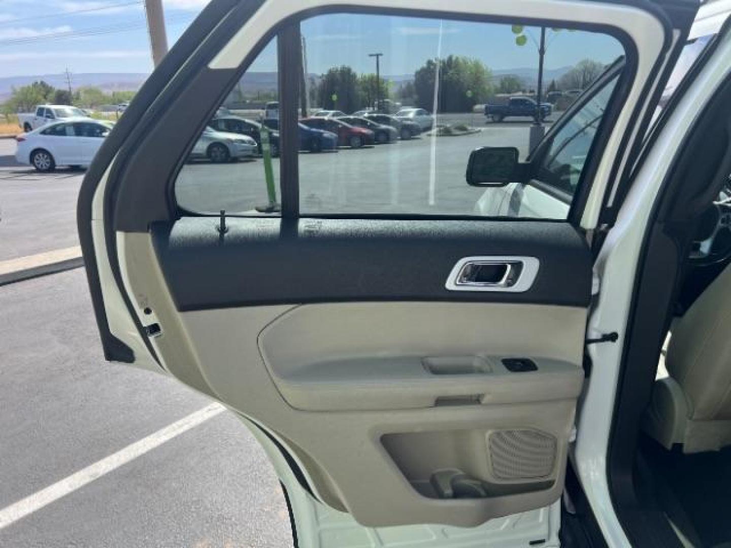 2014 White Platinum Metallic Tri-Coat /Medium Light Stone Ford Explorer Limited (1FM5K7F86EG) with an 3.5L V-6 DOHC engine, Continuously Variable Transmission transmission, located at 940 North Main Street, Cedar City, UT, 84720, (435) 628-0023, 37.692936, -113.061897 - We specialize in helping ALL people get the best financing available. No matter your credit score, good, bad or none we can get you an amazing rate. Had a bankruptcy, divorce, or repossessions? We give you the green light to get your credit back on the road. Low down and affordable payments that fit - Photo#21