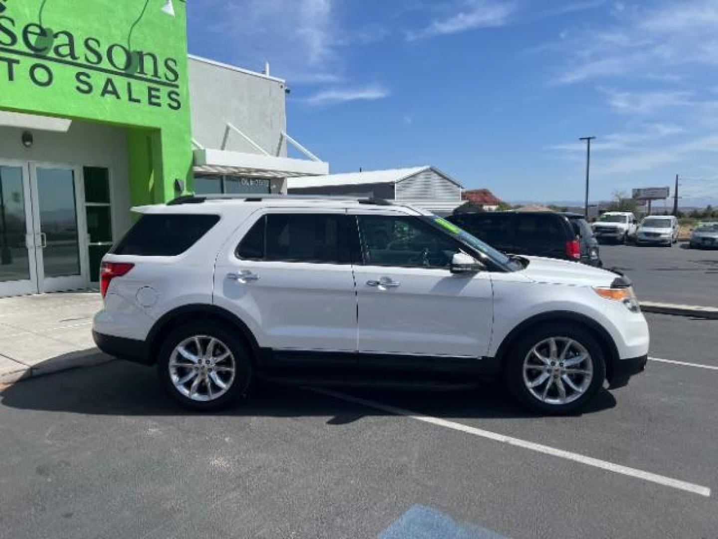 2014 White Platinum Metallic Tri-Coat /Medium Light Stone Ford Explorer Limited (1FM5K7F86EG) with an 3.5L V-6 DOHC engine, Continuously Variable Transmission transmission, located at 940 North Main Street, Cedar City, UT, 84720, (435) 628-0023, 37.692936, -113.061897 - We specialize in helping ALL people get the best financing available. No matter your credit score, good, bad or none we can get you an amazing rate. Had a bankruptcy, divorce, or repossessions? We give you the green light to get your credit back on the road. Low down and affordable payments that fit - Photo#7