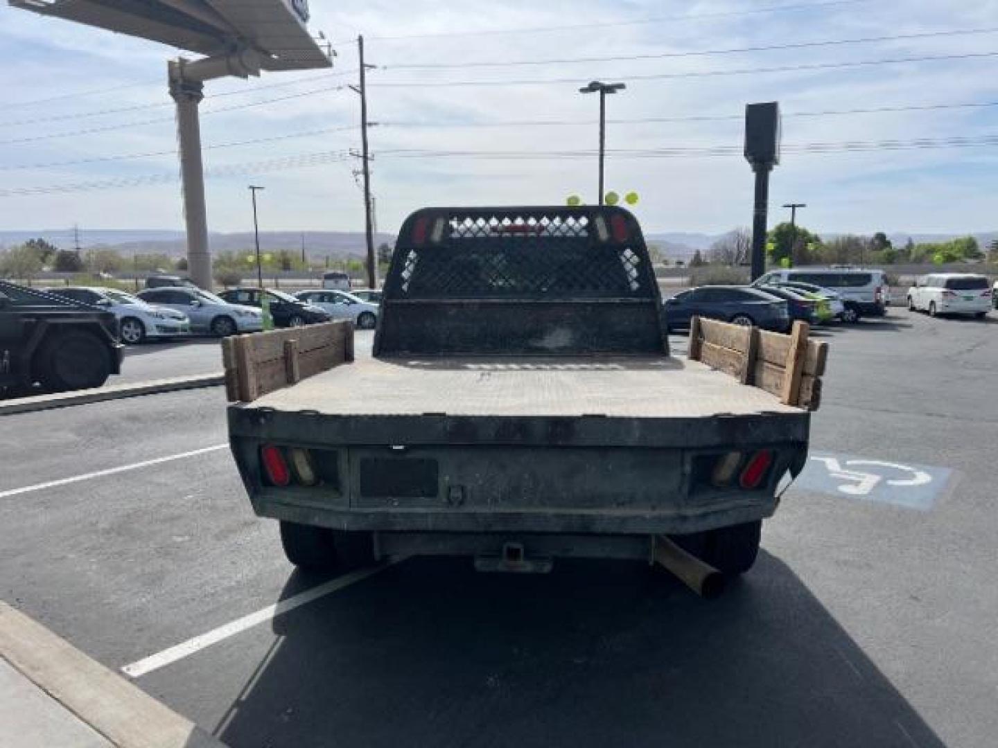 2008 Summit White /Dark Titanium Chevrolet Silverado 3500HD Work Truck (1GCJC33688F) with an Duramax 6.6L V-8 diesel direct injection engine, located at 1865 East Red Hills Pkwy, St. George, 84770, (435) 628-0023, 37.120850, -113.543640 - This vehicle is a Mechanic Special. This means it will need some love. Runs a drives fine but has body damage, leaks or other mechanical issues. It did NOT pass our 50 point inspection. Get a great deal on a less than perfect car. These cars do NOT qualify for our in house financing. Cash and carry, - Photo#5