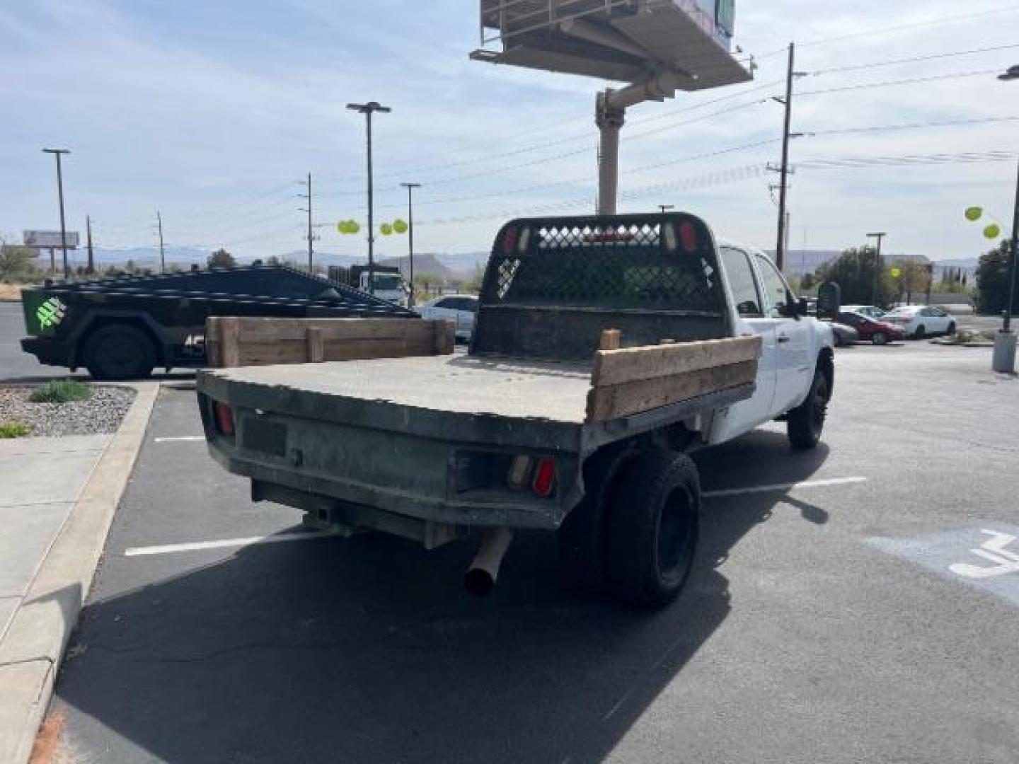 2008 Summit White /Dark Titanium Chevrolet Silverado 3500HD Work Truck (1GCJC33688F) with an Duramax 6.6L V-8 diesel direct injection engine, located at 1865 East Red Hills Pkwy, St. George, 84770, (435) 628-0023, 37.120850, -113.543640 - This vehicle is a Mechanic Special. This means it will need some love. Runs a drives fine but has body damage, leaks or other mechanical issues. It did NOT pass our 50 point inspection. Get a great deal on a less than perfect car. These cars do NOT qualify for our in house financing. Cash and carry, - Photo#6