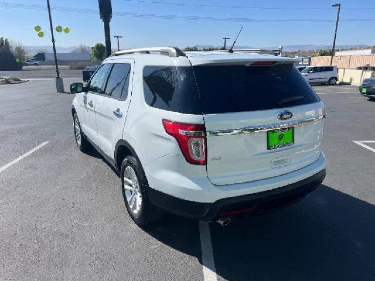 2014 White Platinum Metallic Tri-Coat /Charcoal Black Ford Explorer XLT (1FM5K7D82EG) with an 3.5L V-6 DOHC engine, located at 1865 East Red Hills Pkwy, St. George, 84770, (435) 628-0023, 37.120850, -113.543640 - We specialize in helping ALL people get the best financing available. No matter your credit score, good, bad or none we can get you an amazing rate. Had a bankruptcy, divorce, or repossessions? We give you the green light to get your credit back on the road. Low down and affordable payments that fit - Photo#4