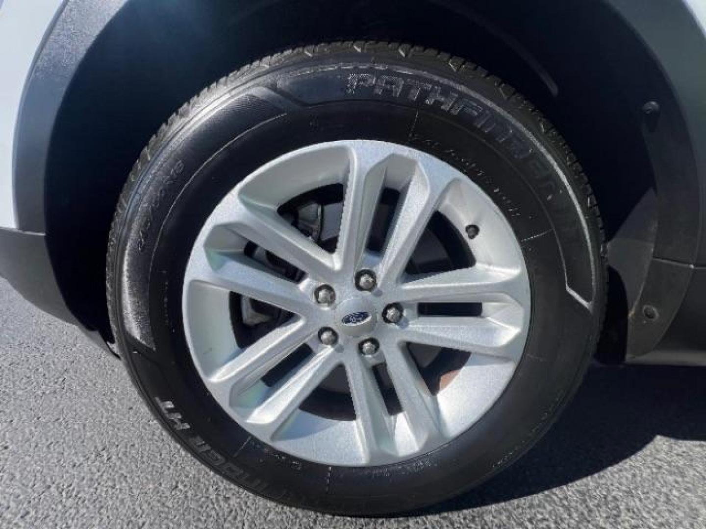2014 White Platinum Metallic Tri-Coat /Charcoal Black Ford Explorer XLT (1FM5K7D82EG) with an 3.5L V-6 DOHC engine, located at 1865 East Red Hills Pkwy, St. George, 84770, (435) 628-0023, 37.120850, -113.543640 - We specialize in helping ALL people get the best financing available. No matter your credit score, good, bad or none we can get you an amazing rate. Had a bankruptcy, divorce, or repossessions? We give you the green light to get your credit back on the road. Low down and affordable payments that fit - Photo#11