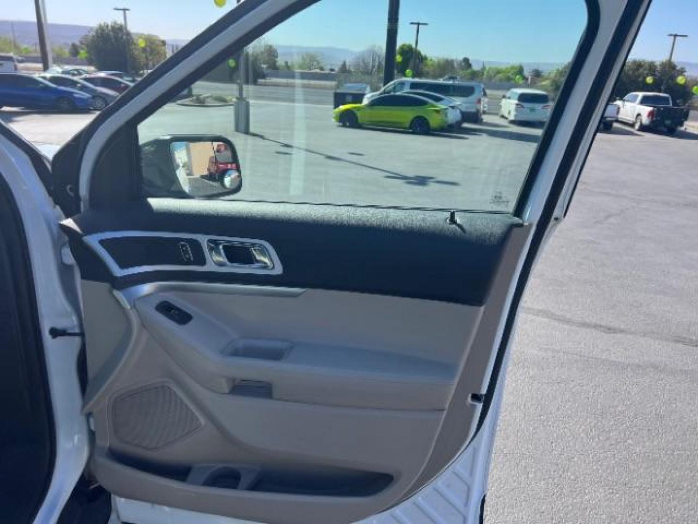 2014 White Platinum Metallic Tri-Coat /Charcoal Black Ford Explorer XLT (1FM5K7D82EG) with an 3.5L V-6 DOHC engine, located at 1865 East Red Hills Pkwy, St. George, 84770, (435) 628-0023, 37.120850, -113.543640 - We specialize in helping ALL people get the best financing available. No matter your credit score, good, bad or none we can get you an amazing rate. Had a bankruptcy, divorce, or repossessions? We give you the green light to get your credit back on the road. Low down and affordable payments that fit - Photo#31