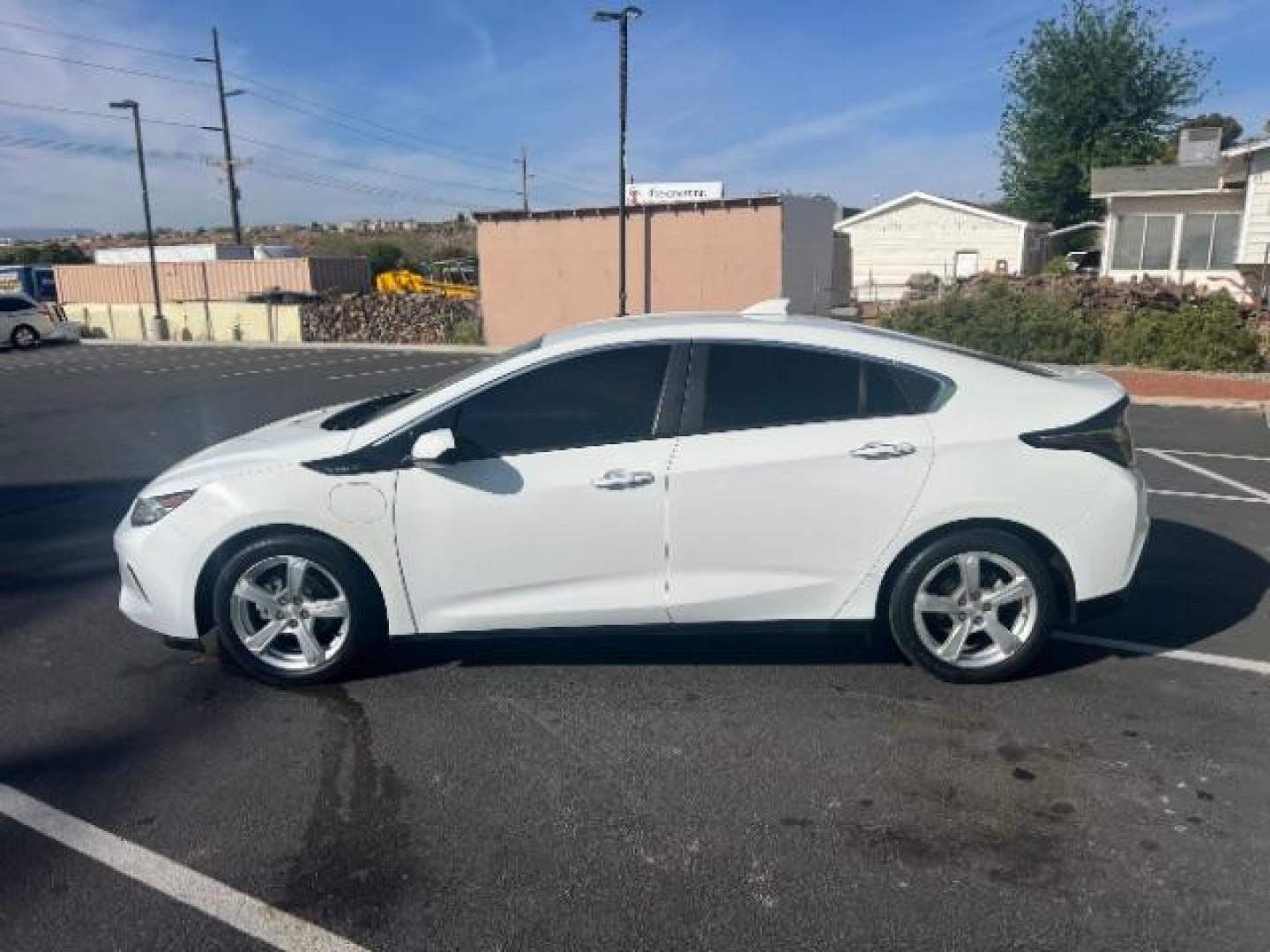2018 Summit White /Jet Black Chevrolet Volt LT (1G1RC6S55JU) with an Voltec 1.5L I-4 gasoline direct injection engine, Continuously Variable Transmission transmission, located at 1865 East Red Hills Pkwy, St. George, 84770, (435) 628-0023, 37.120850, -113.543640 - ***This vehicle qualifies for the EV/Hybrid tax rebate of up to $4,000*** We are setup with the IRS to receive direct payments within 72 hours. We file the rebate online with IRS and can credit it to your down payment, reduce the sales price OR give you cashback!! These cars will not last and can o - Photo#3