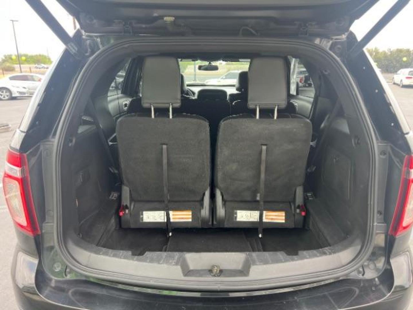 2014 Tuxedo Black Metallic /Charcoal Black Ford Explorer XLT (1FM5K8D81EG) with an 3.5L V-6 DOHC engine, located at 1865 East Red Hills Pkwy, St. George, 84770, (435) 628-0023, 37.120850, -113.543640 - We specialize in helping ALL people get the best financing available. No matter your credit score, good, bad or none we can get you an amazing rate. Had a bankruptcy, divorce, or repossessions? We give you the green light to get your credit back on the road. Low down and affordable payments that fit - Photo#28