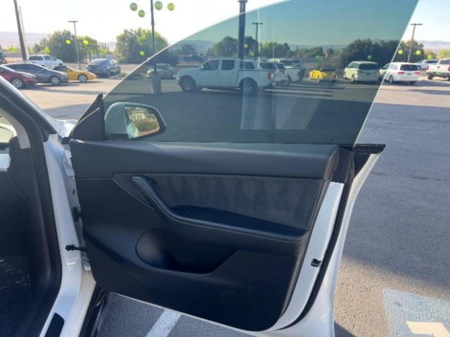 2021 Pearl White Multi-Coat /Black Tesla Model Y Long Range Dual Motor All-Wheel Drive (5YJYGDEE6MF) , Continuously Variable Transmission transmission, located at 1865 East Red Hills Pkwy, St. George, 84770, (435) 628-0023, 37.120850, -113.543640 - Photo#27