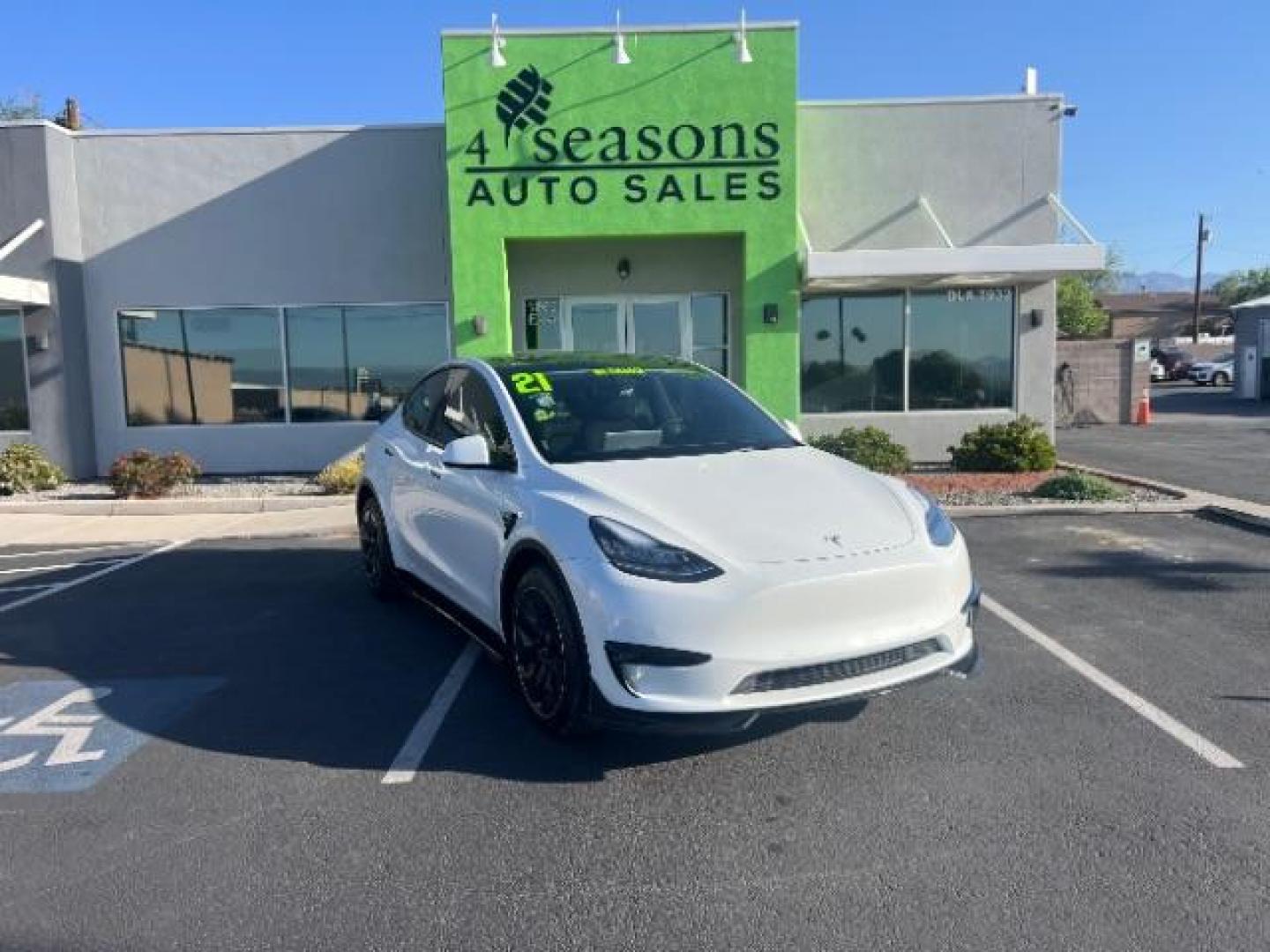 2021 Pearl White Multi-Coat /Black Tesla Model Y Long Range Dual Motor All-Wheel Drive (5YJYGDEE6MF) , Continuously Variable Transmission transmission, located at 1865 East Red Hills Pkwy, St. George, 84770, (435) 628-0023, 37.120850, -113.543640 - Photo#0