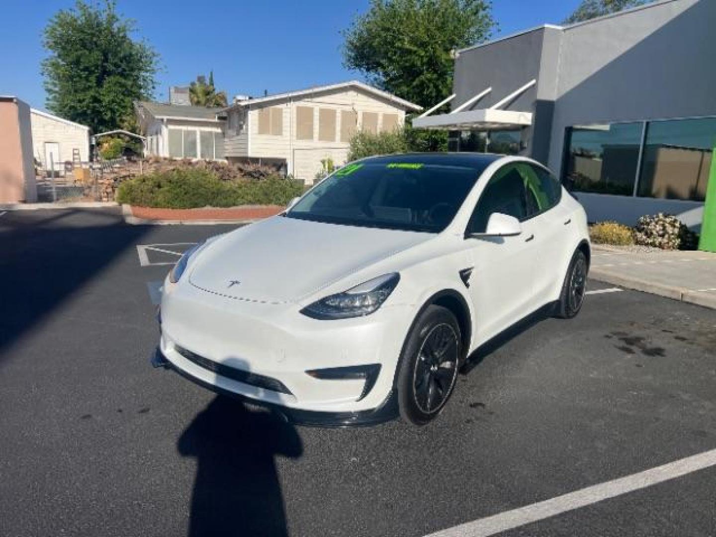 2021 Pearl White Multi-Coat /Black Tesla Model Y Long Range Dual Motor All-Wheel Drive (5YJYGDEE6MF) , Continuously Variable Transmission transmission, located at 1865 East Red Hills Pkwy, St. George, 84770, (435) 628-0023, 37.120850, -113.543640 - Photo#4