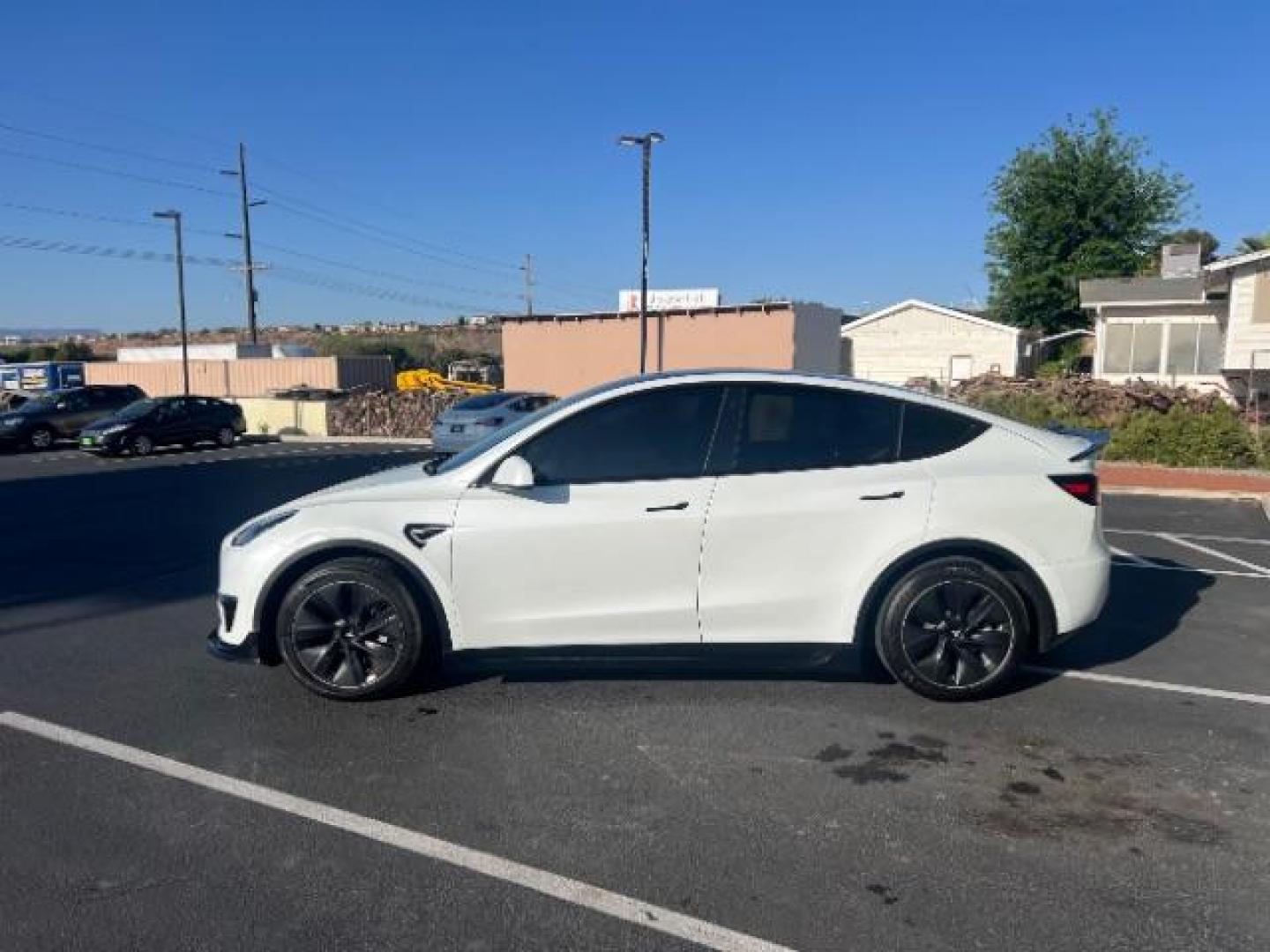 2021 Pearl White Multi-Coat /Black Tesla Model Y Long Range Dual Motor All-Wheel Drive (5YJYGDEE6MF) , Continuously Variable Transmission transmission, located at 1865 East Red Hills Pkwy, St. George, 84770, (435) 628-0023, 37.120850, -113.543640 - Photo#5