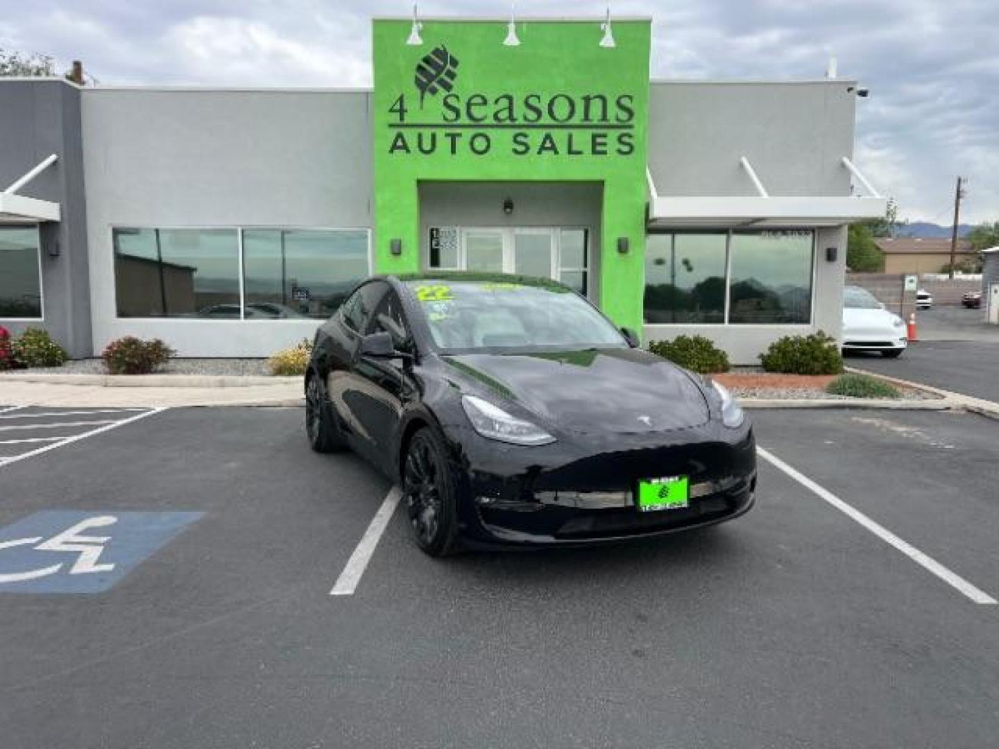 2022 Midnight Silver Metallic /White/Black Tesla Model Y Performance Dual Motor All-Wheel Drive (7SAYGDEF4NF) with an ELECTRIC engine, Continuously Variable Transmission transmission, located at 1865 East Red Hills Pkwy, St. George, 84770, (435) 628-0023, 37.120850, -113.543640 - ****Price includes $4k IRS EV REBATE**** We are setup with IRS to file the rebate directly and take credit off the price of car. Check with IRS EV website to be sure you qualify. Trump has threatened to end rebate so ACT FAST! Title branded as BUY BACK. Tesla bought car back to fix small electron - Photo#0