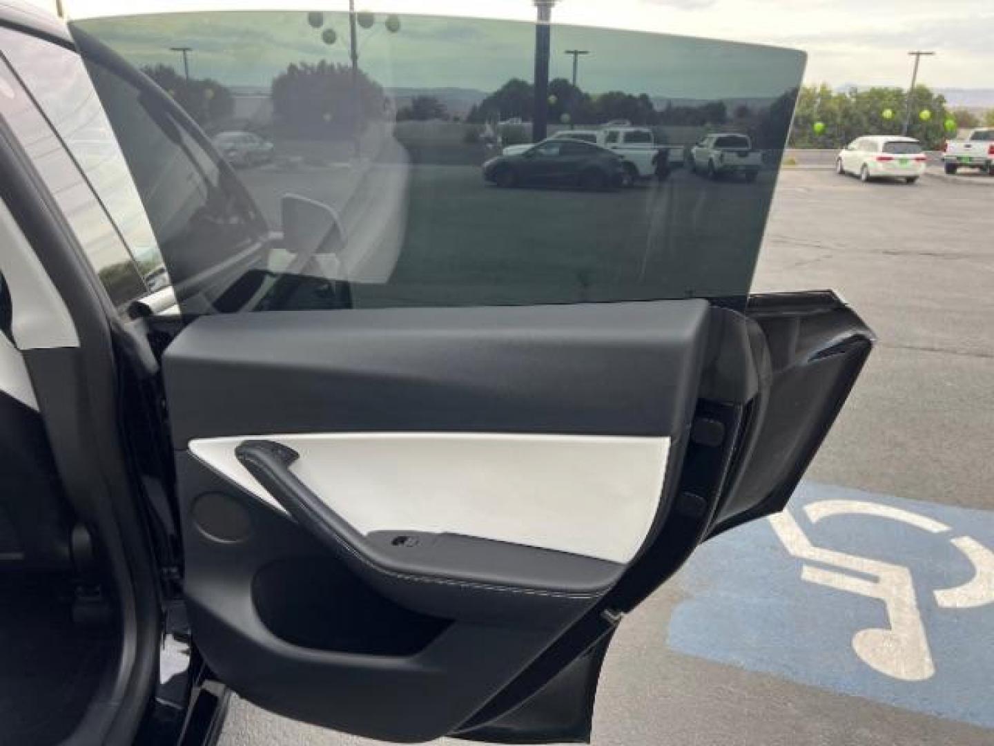 2022 Midnight Silver Metallic /White/Black Tesla Model Y Performance Dual Motor All-Wheel Drive (7SAYGDEF4NF) with an ELECTRIC engine, Continuously Variable Transmission transmission, located at 1865 East Red Hills Pkwy, St. George, 84770, (435) 628-0023, 37.120850, -113.543640 - ****Price includes $4k IRS EV REBATE**** We are setup with IRS to file the rebate directly and take credit off the price of car. Check with IRS EV website to be sure you qualify. Trump has threatened to end rebate so ACT FAST! Title branded as BUY BACK. Tesla bought car back to fix small electron - Photo#25