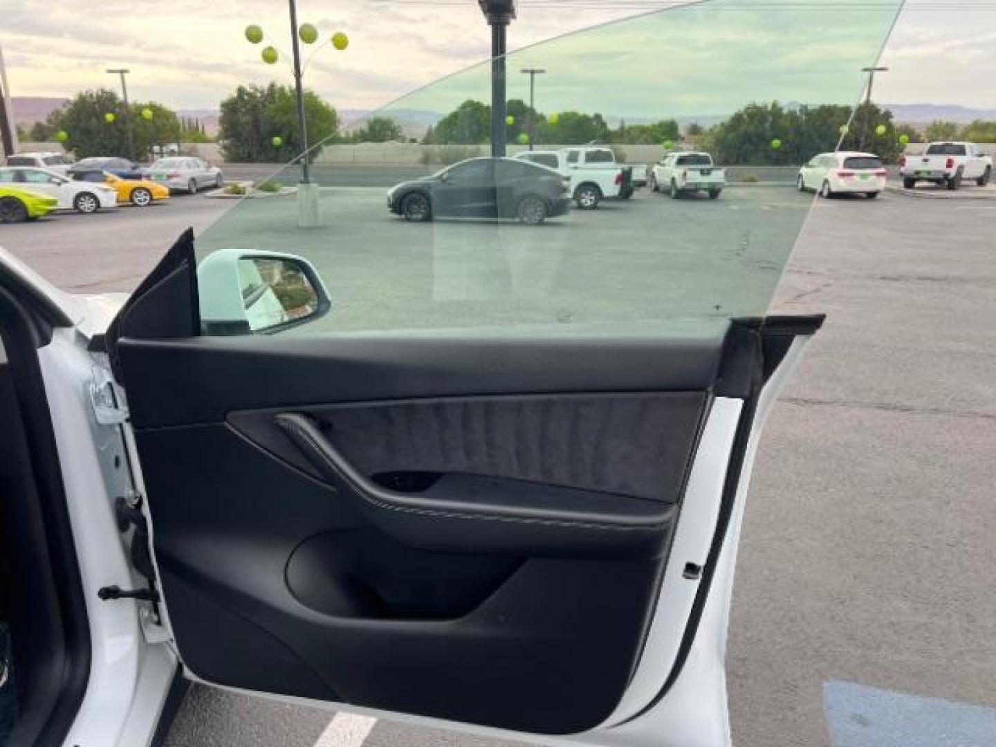 2021 Pearl White Multi-Coat /Black Tesla Model Y Long Range Dual Motor All-Wheel Drive (5YJYGDEE3MF) with an ELECTRIC engine, Continuously Variable Transmission transmission, located at 1865 East Red Hills Pkwy, St. George, 84770, (435) 628-0023, 37.120850, -113.543640 - Great condition, NEW HV Battery pack just installed by TESLA! Gets 325 miles on a full charge. Acceleration Boost Paid $2k Value Full battery and motor warranty up to 120k miles We are THE southern utah Tesla Experts. Call or text for more info - Photo#27