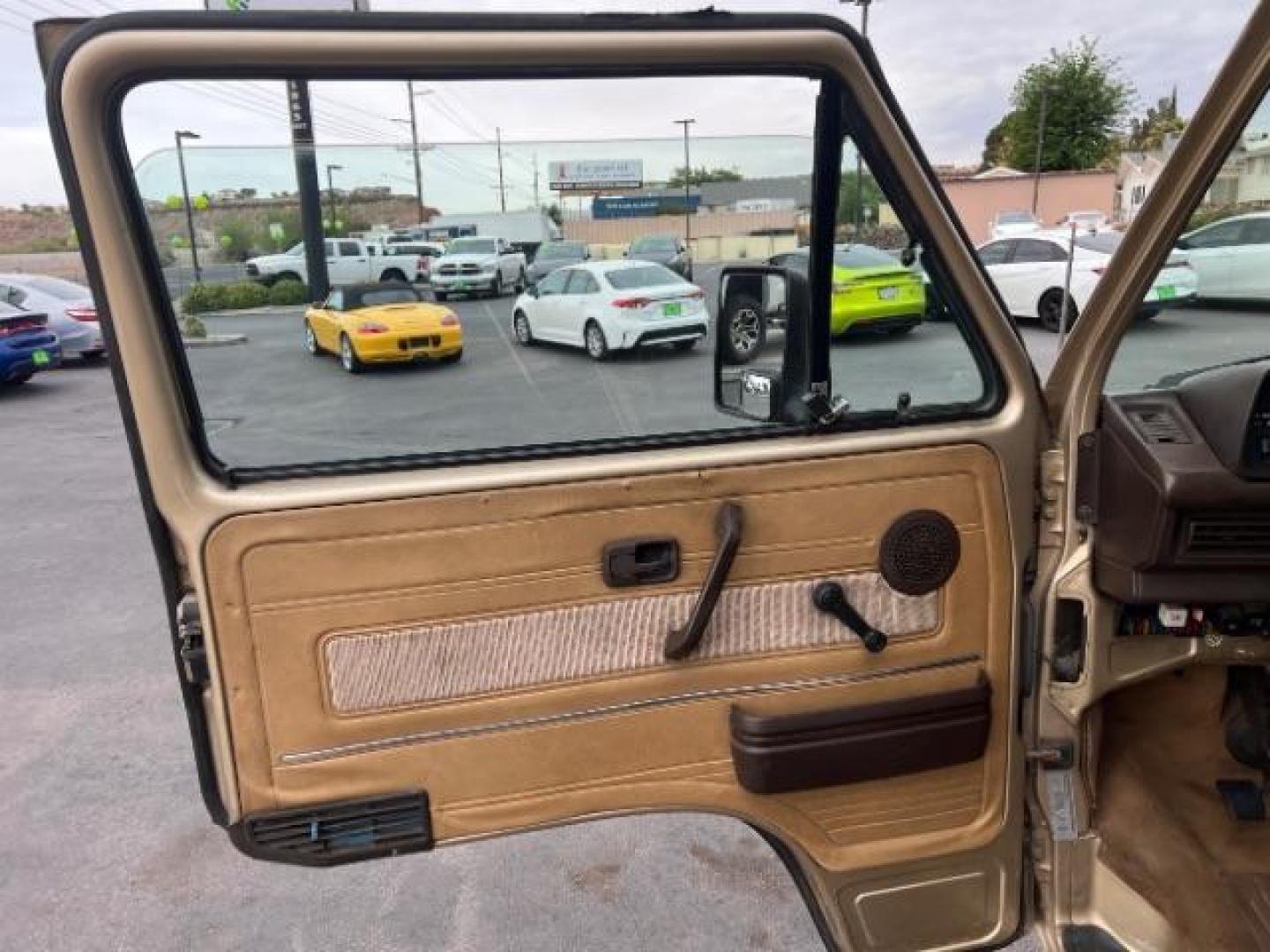 1987 Beige /Tan/Brown Cloth Interior Volkswagen Vanagon Bus (WV2YB0254HH) with an 2.1L L4 OHV 8V engine, located at 1865 East Red Hills Pkwy, St. George, 84770, (435) 628-0023, 37.120850, -113.543640 - Photo#11