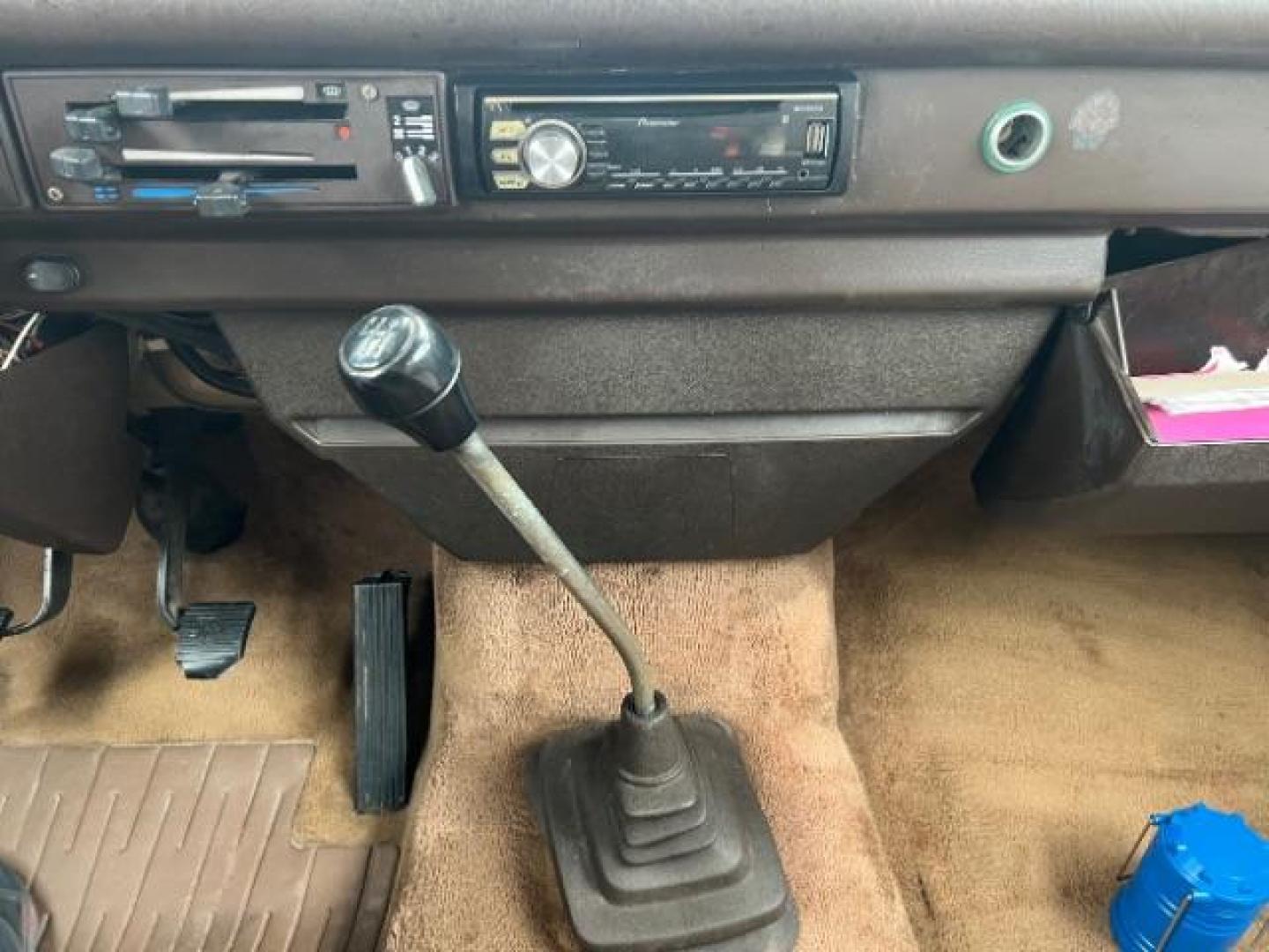 1987 Beige /Tan/Brown Cloth Interior Volkswagen Vanagon Bus (WV2YB0254HH) with an 2.1L L4 OHV 8V engine, located at 1865 East Red Hills Pkwy, St. George, 84770, (435) 628-0023, 37.120850, -113.543640 - Photo#15