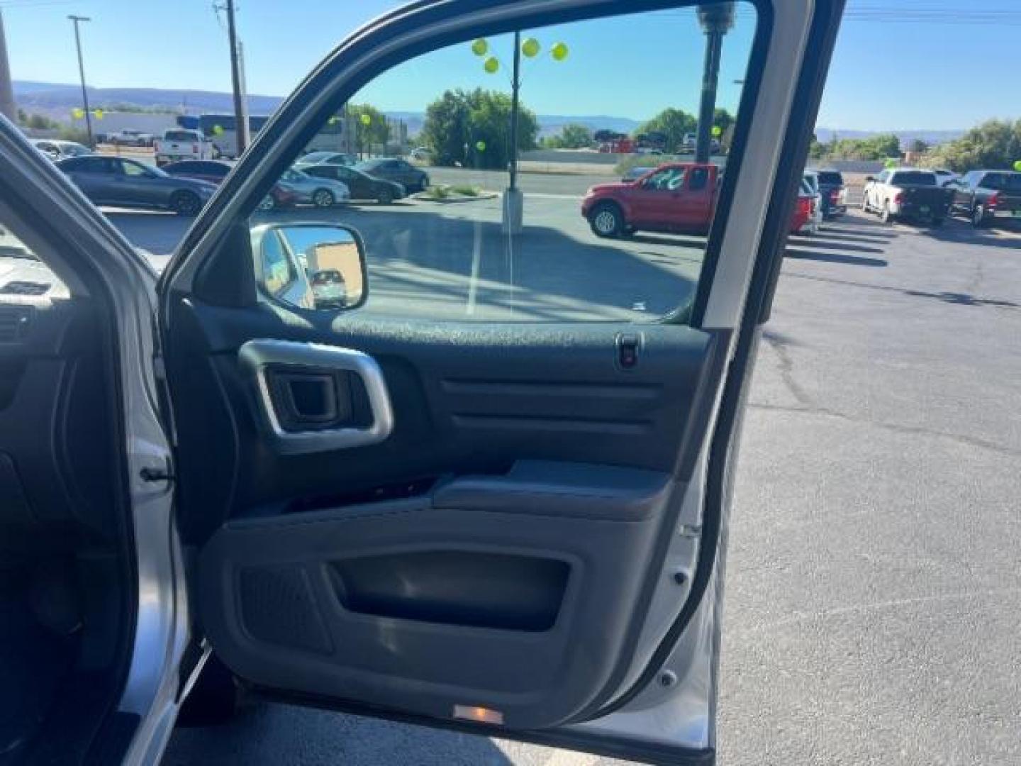 2007 Billet Silver Metallic /Gray Leather Interior Honda Ridgeline RTL (2HJYK16547H) with an 3.5L V6 SOHC 24V engine, 5-Speed Automatic transmission, located at 1865 East Red Hills Pkwy, St. George, 84770, (435) 628-0023, 37.120850, -113.543640 - Photo#27