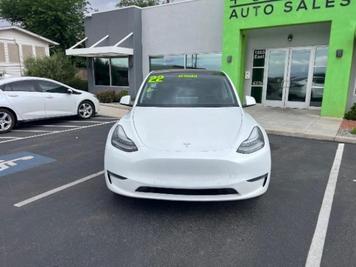 2022 Pearl White Multi-Coat /Black Tesla Model Y Long Range Dual Motor All-Wheel Drive (7SAYGDEE3NF) with an ELECTRIC engine, Continuously Variable Transmission transmission, located at 1865 East Red Hills Pkwy, St. George, 84770, (435) 628-0023, 37.120850, -113.543640 - ****Price includes $4k IRS EV REBATE**** We are setup with IRS to file the rebate directly and take credit off the price of car. Check with IRS EV website to be sure you qualify. Trump has threatened to end rebate so ACT FAST! Gets 305 miles on full charge! Acceleration Boost Paid For $2k Value - Photo#3